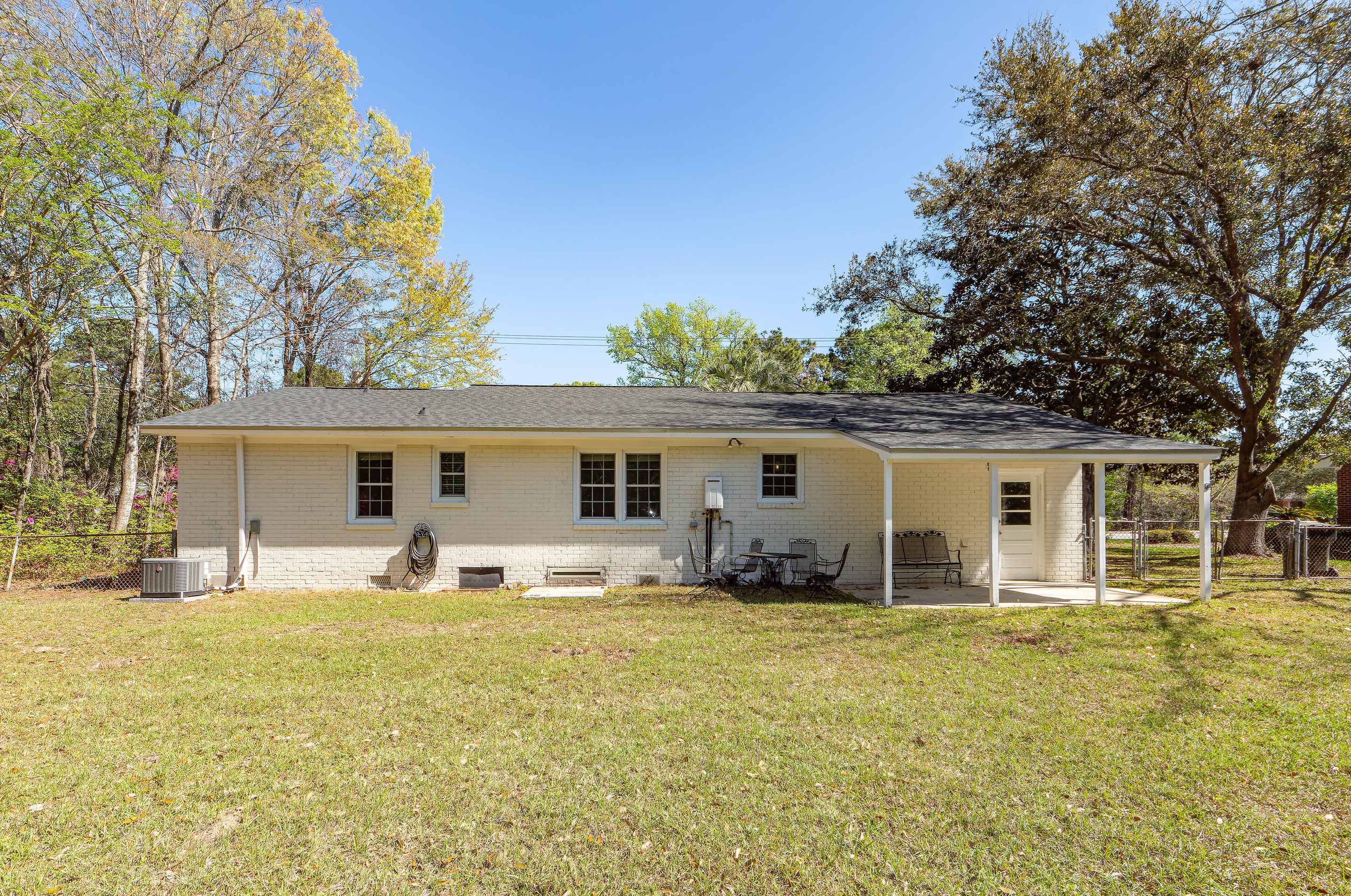 1051 Harbor View Rd, Charleston SC  29412-4236 exterior