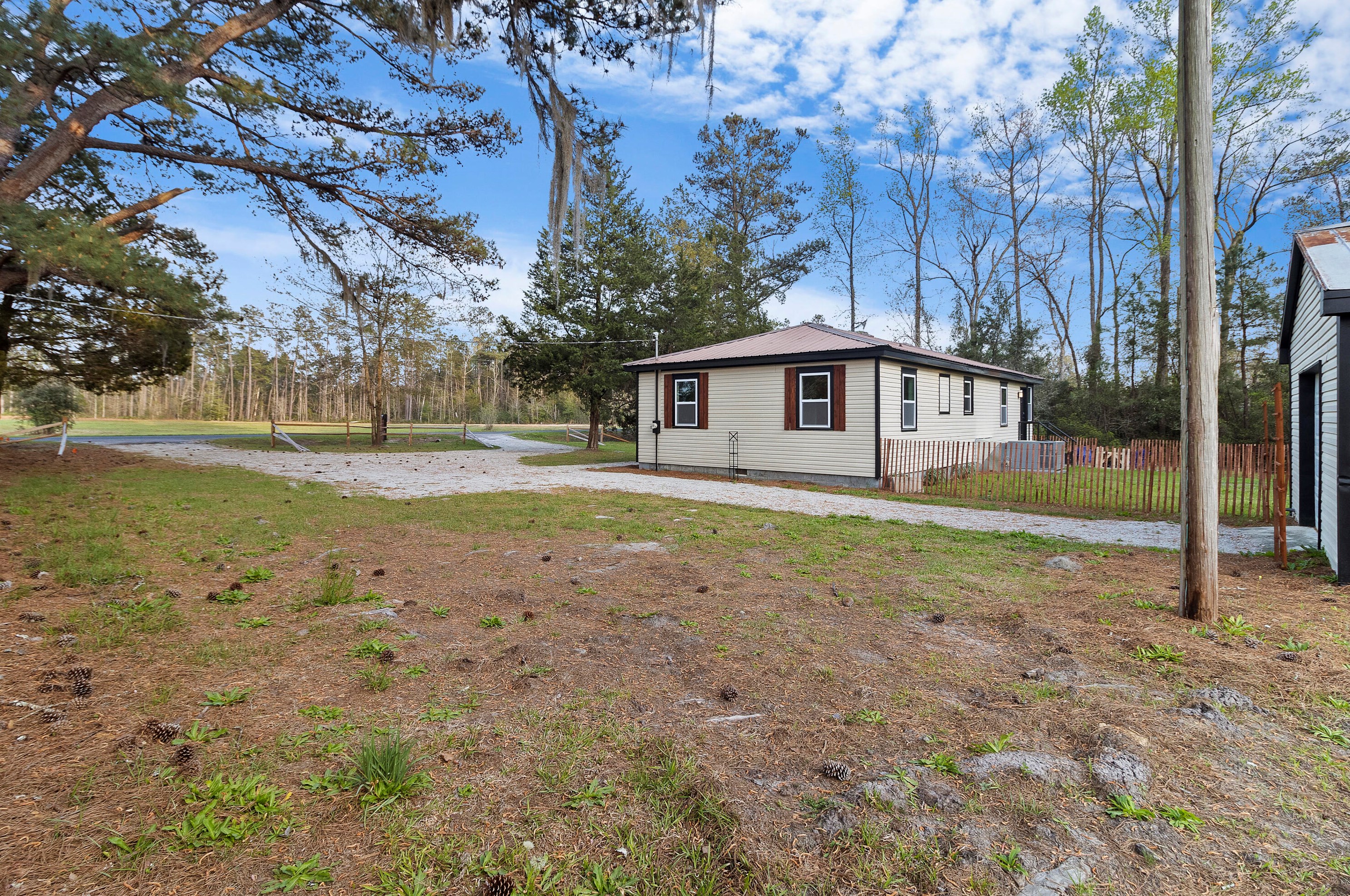 1371 Mount Carmel Rd, Walterboro SC  29488-6309 exterior