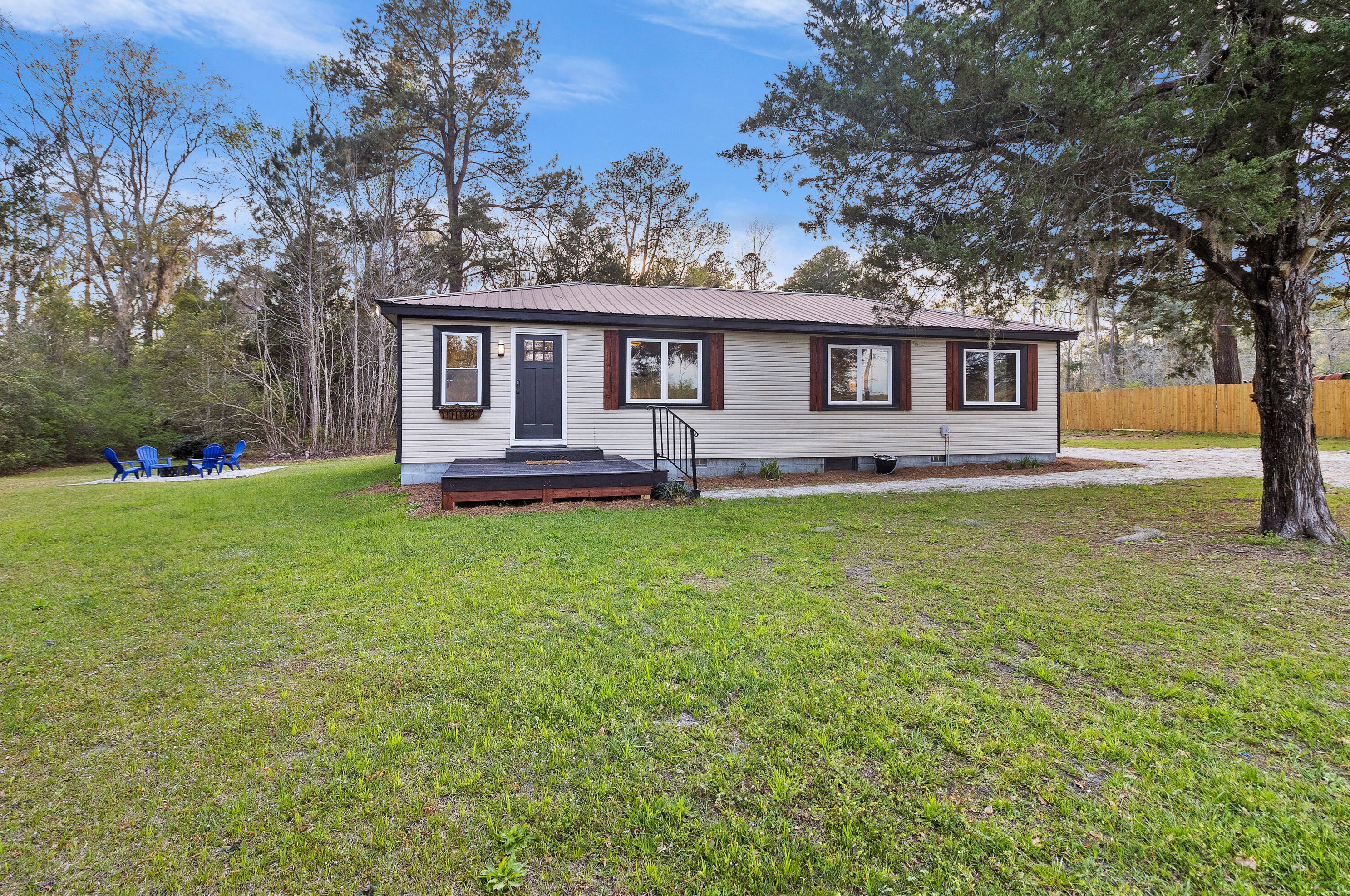 1371 Mount Carmel Rd, Walterboro SC  29488-6309 exterior