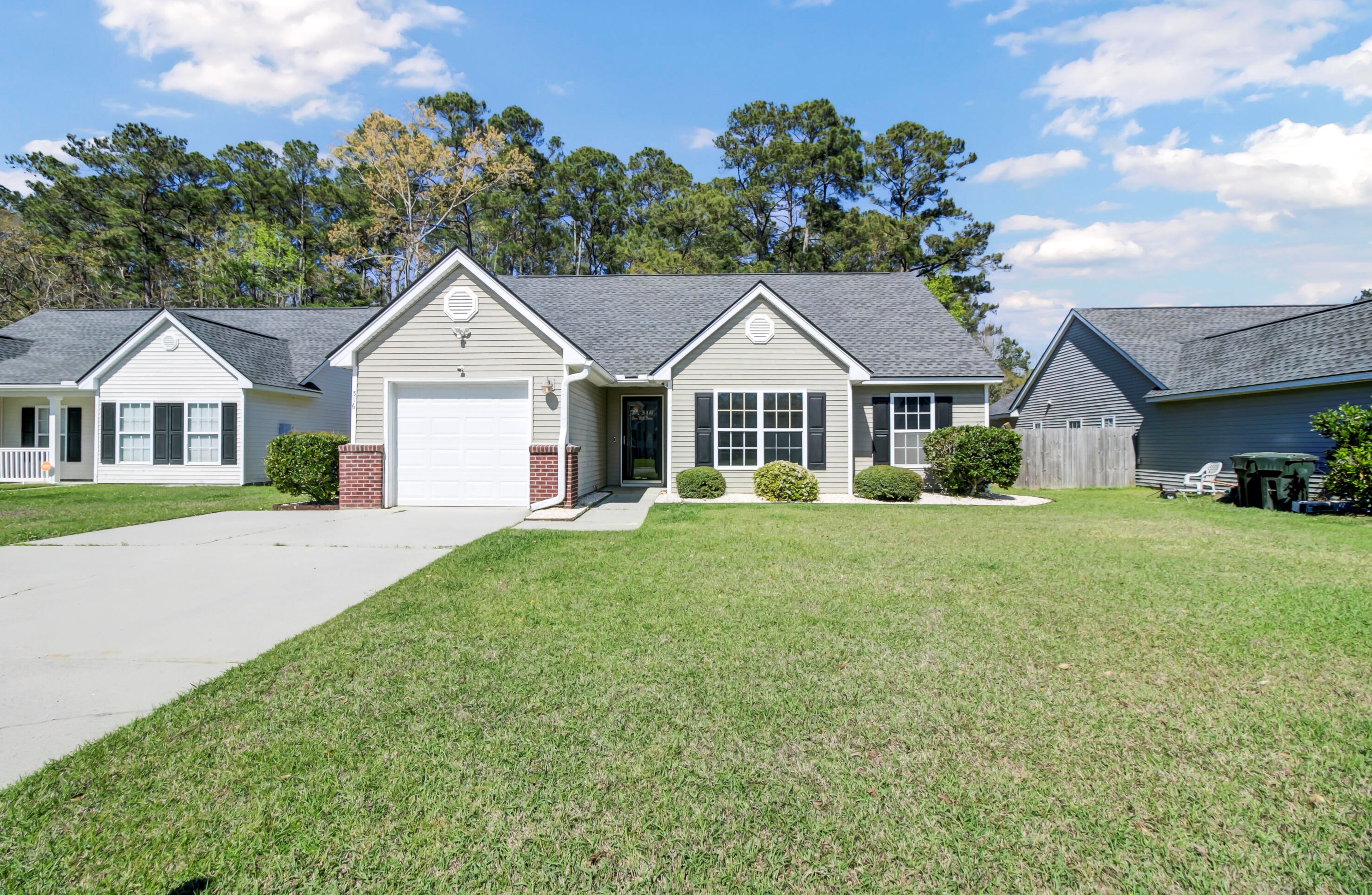 316 Slow Mill Dr, Charleston SC  29445-9640 exterior