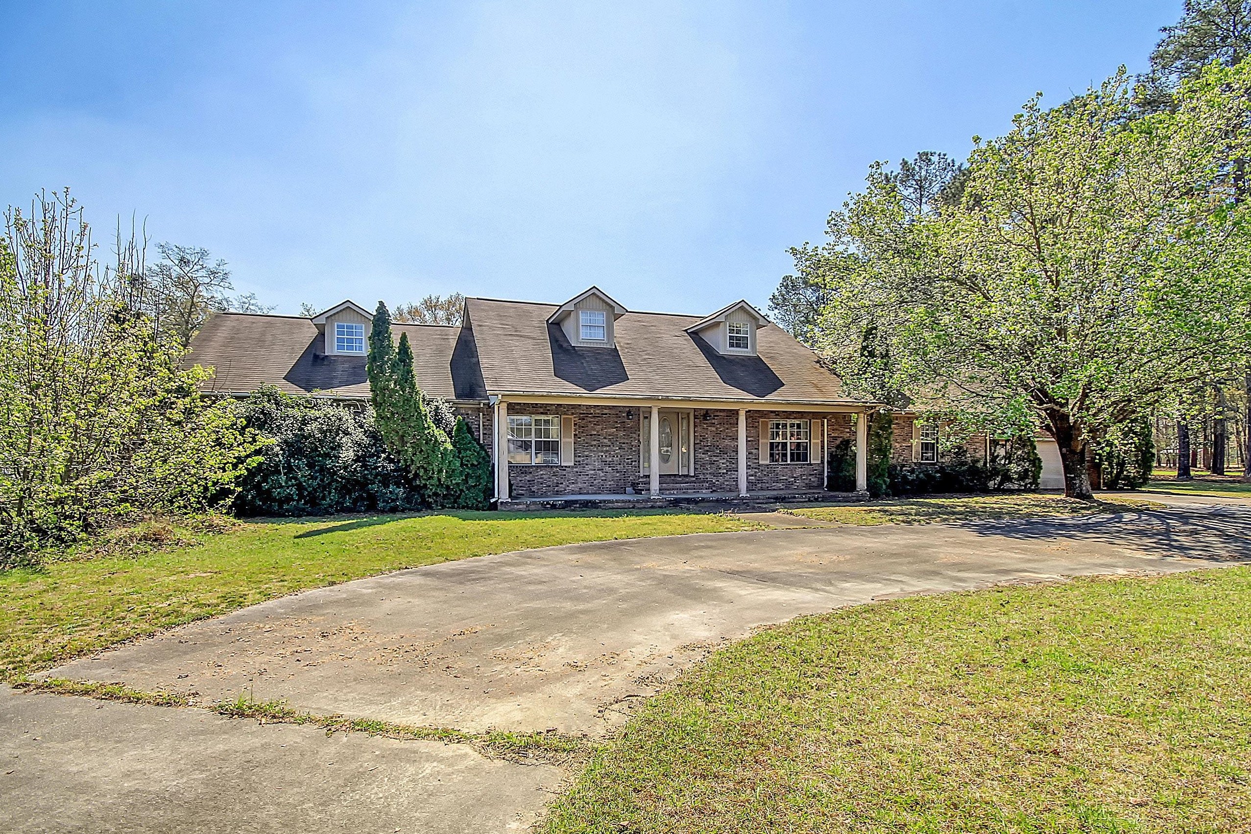 283 Locust St, Walterboro, SC 29488