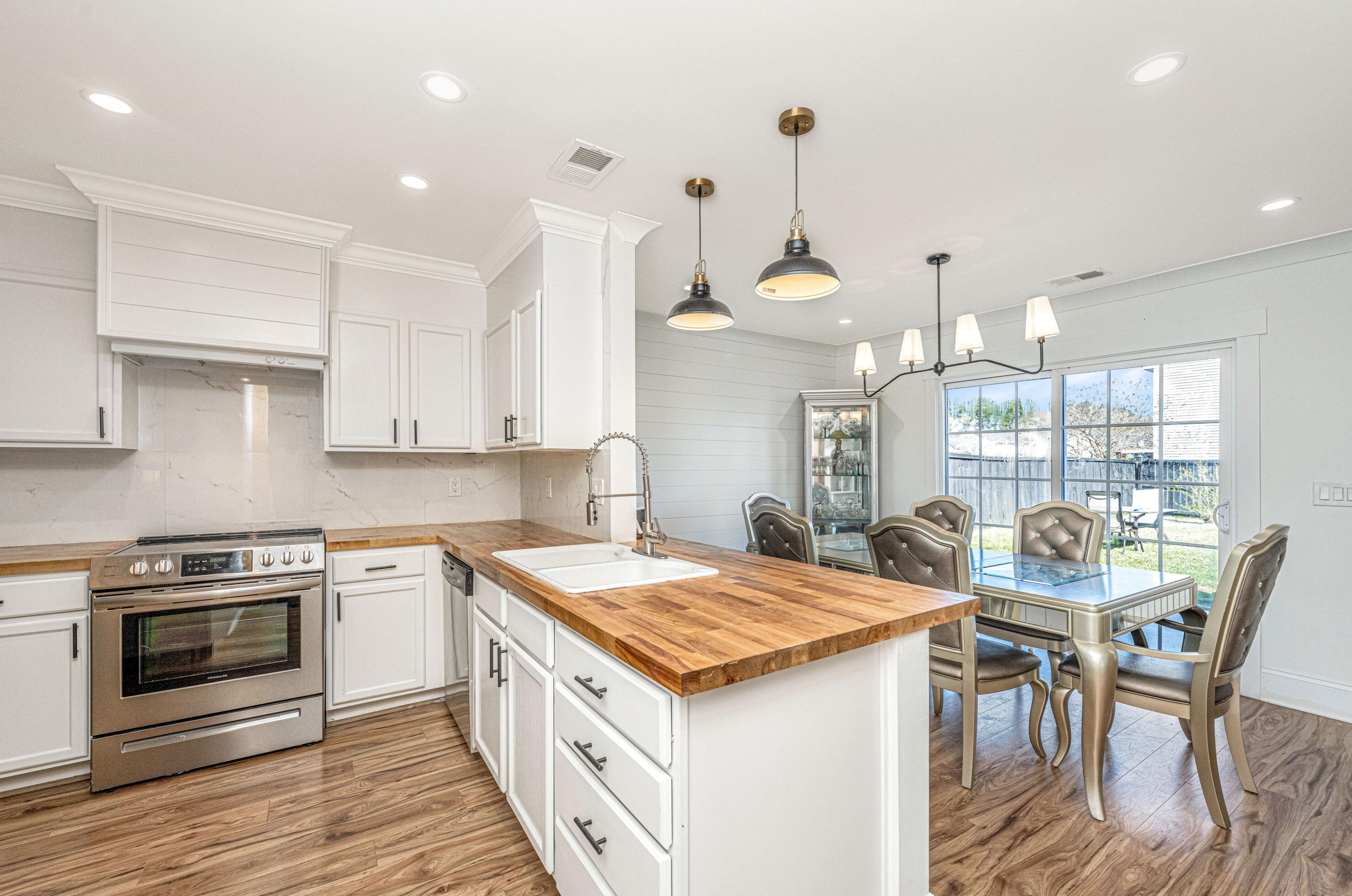 154 Patriot Ln, Summerville SC  29483-1889 exterior