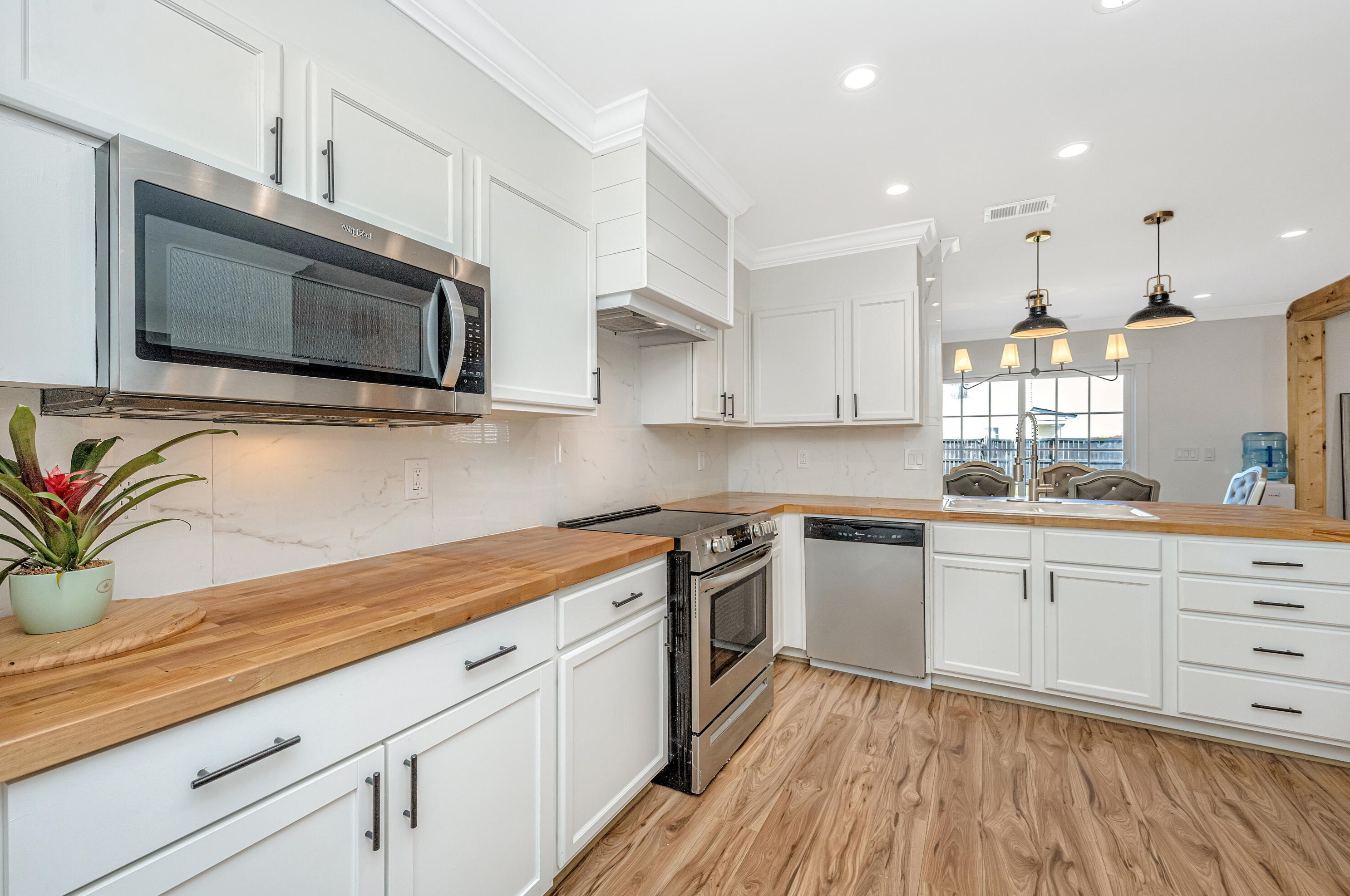 154 Patriot Ln, Summerville SC  29483-1889 exterior