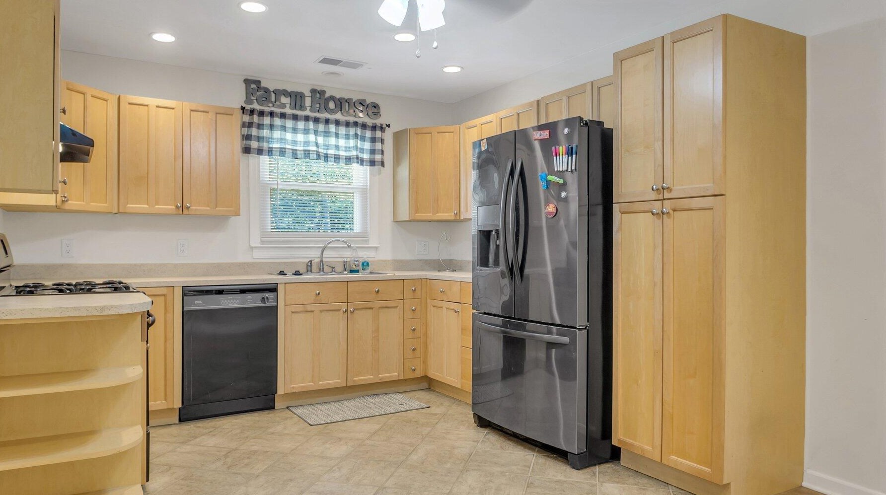 107 Iris St, Charleston SC  29445-3115 exterior