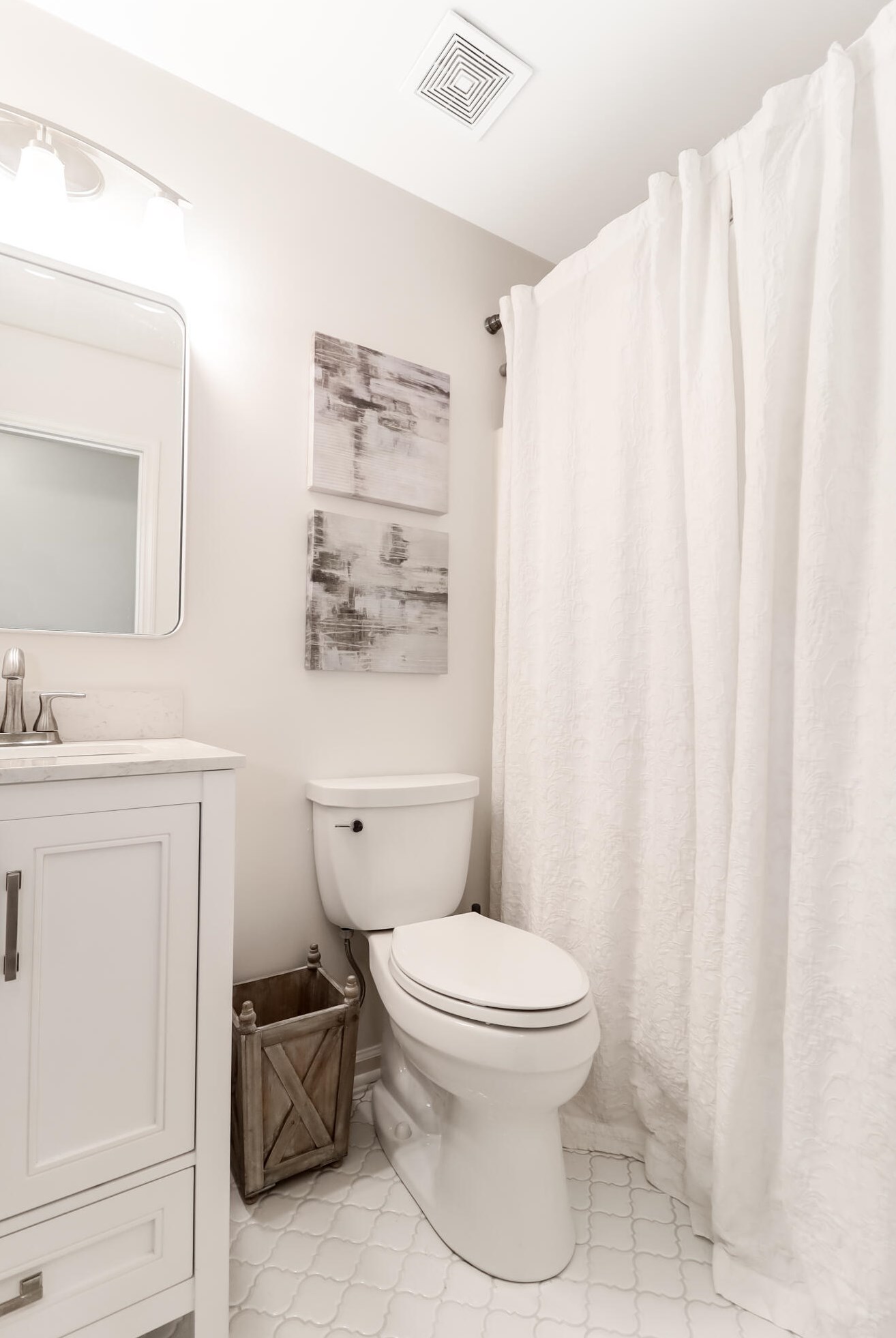 1291 Center Lake Dr, Mount Pleasant SC  29464-7419 exterior