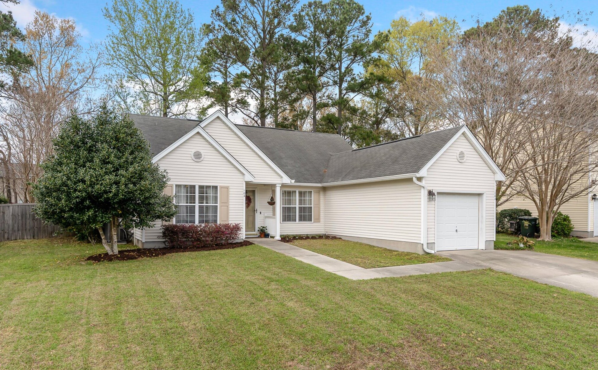 104 Broken Branch Dr, Charleston, SC 29445-9601