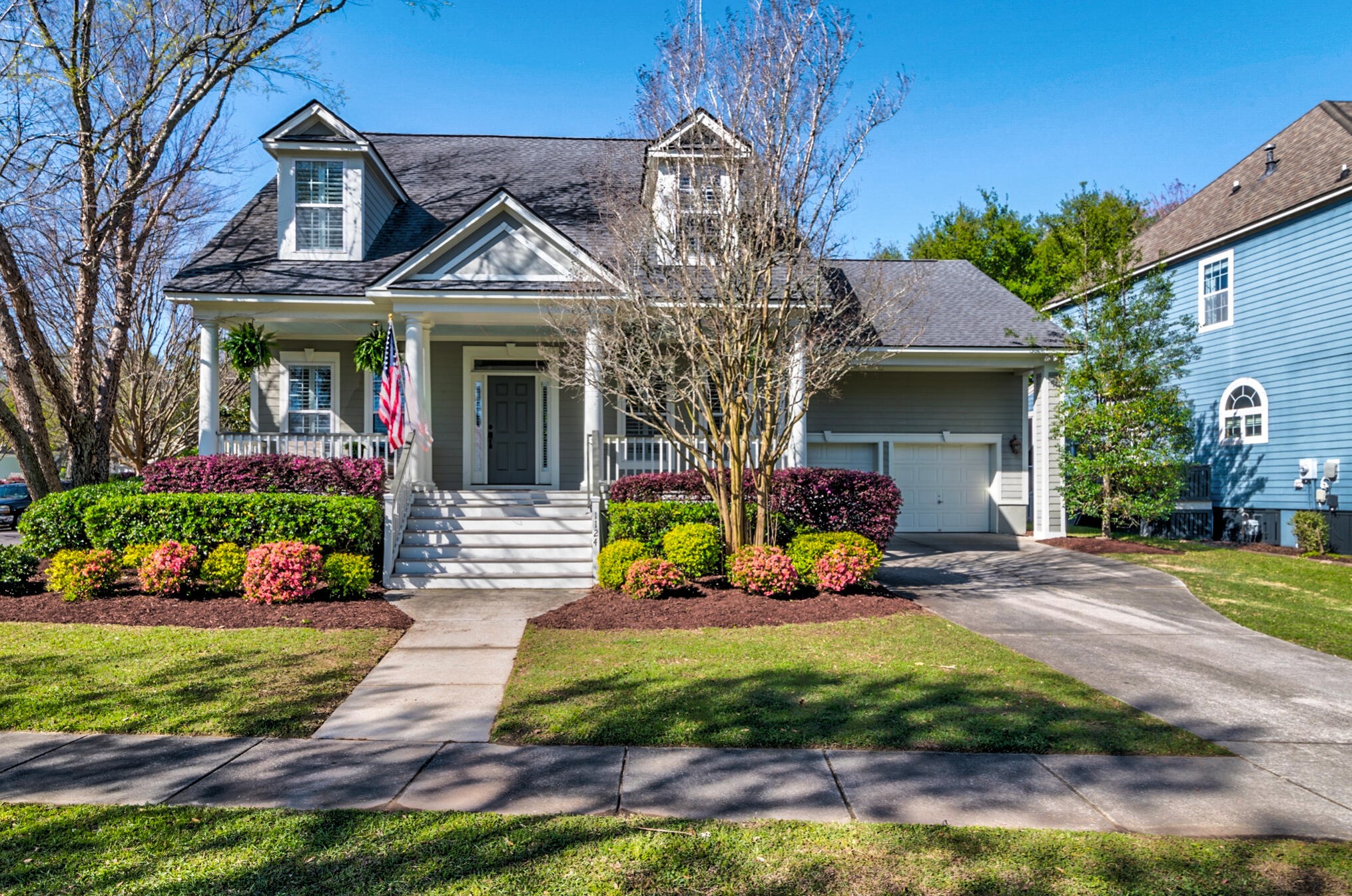 1124 Barfield St, Charleston, SC 29492-7566