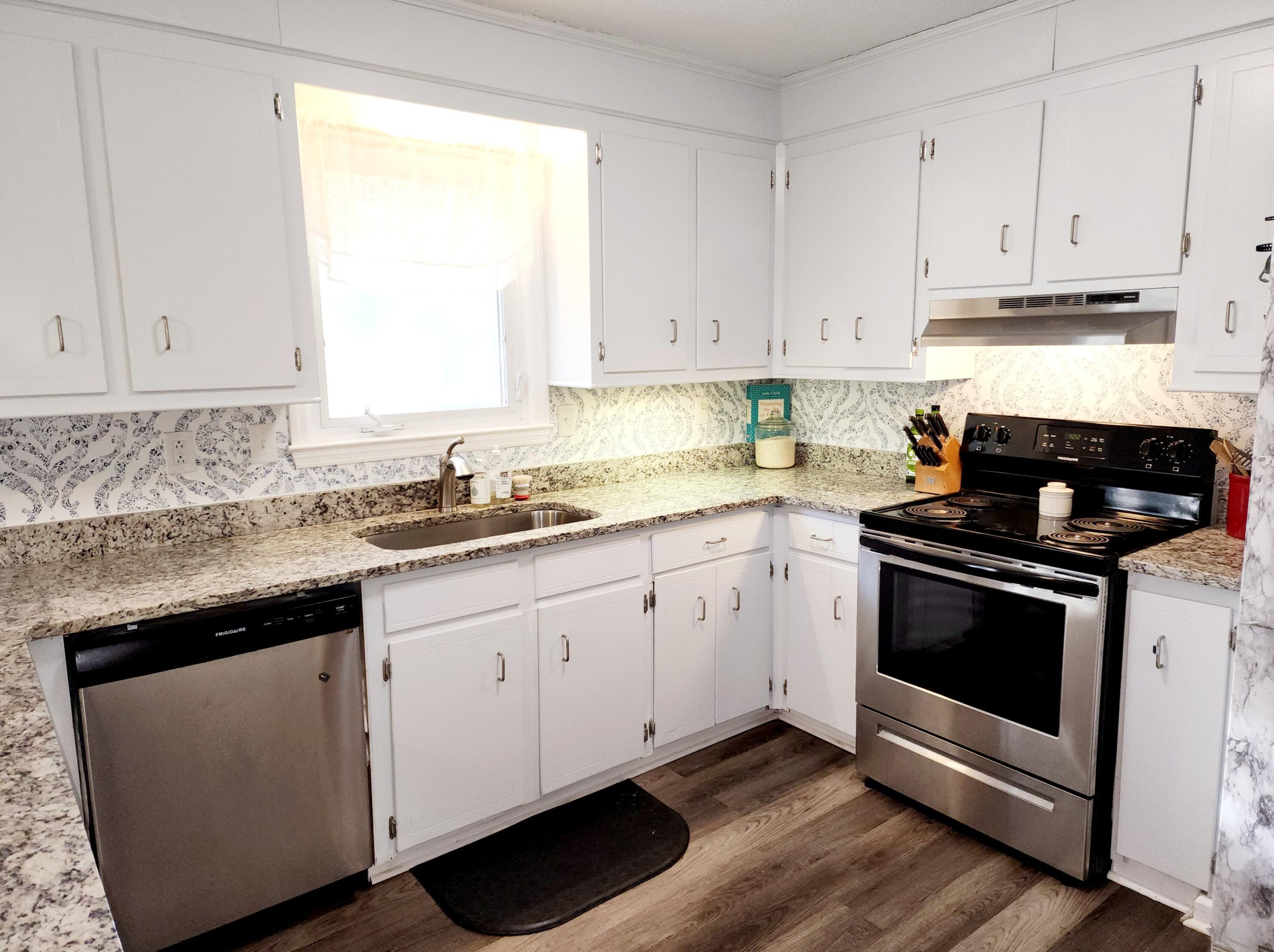 202 Sprucewood Dr, Summerville SC  29485-7828 exterior