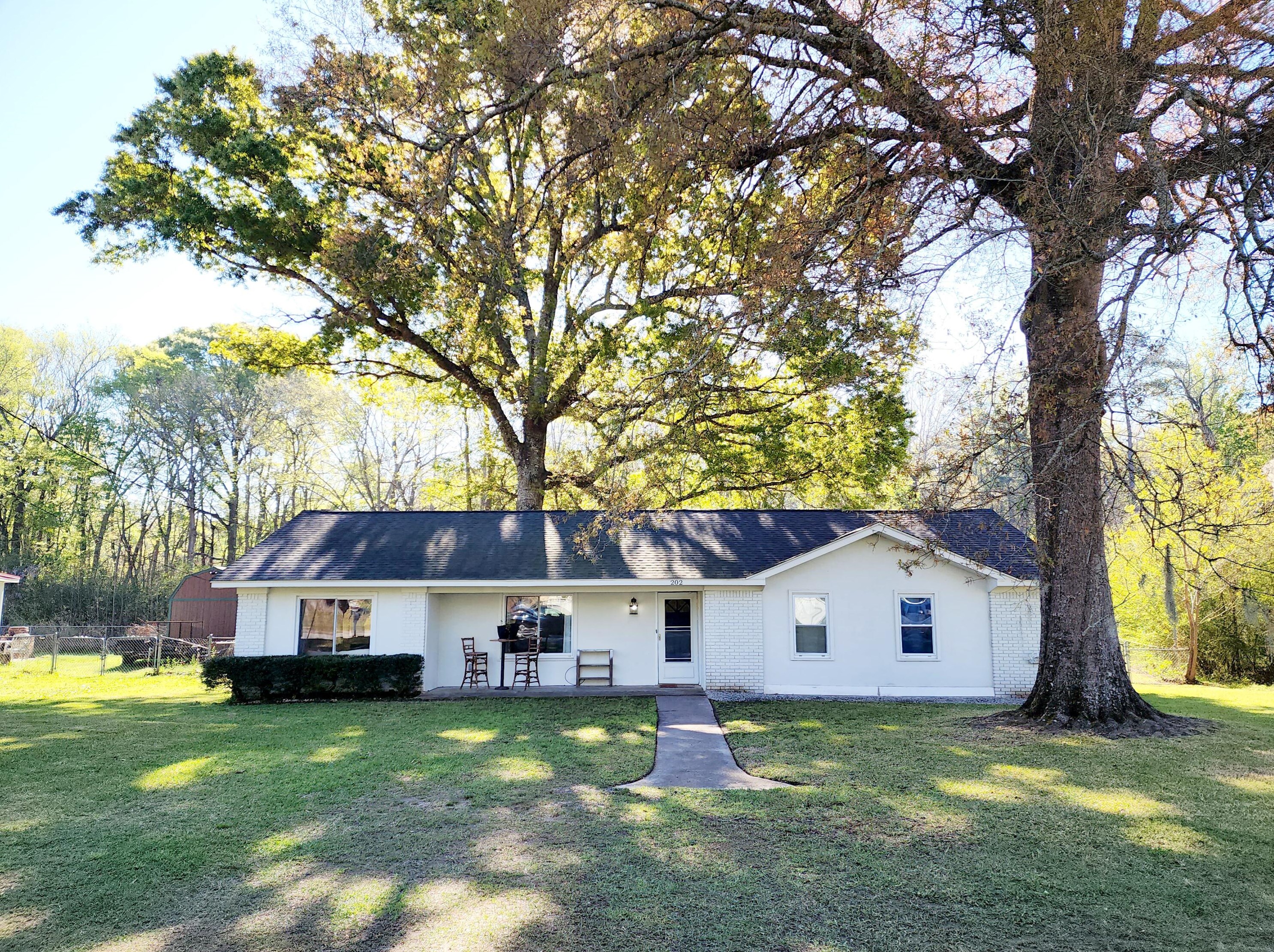 202 Sprucewood Dr, Summerville SC  29485-7828 exterior