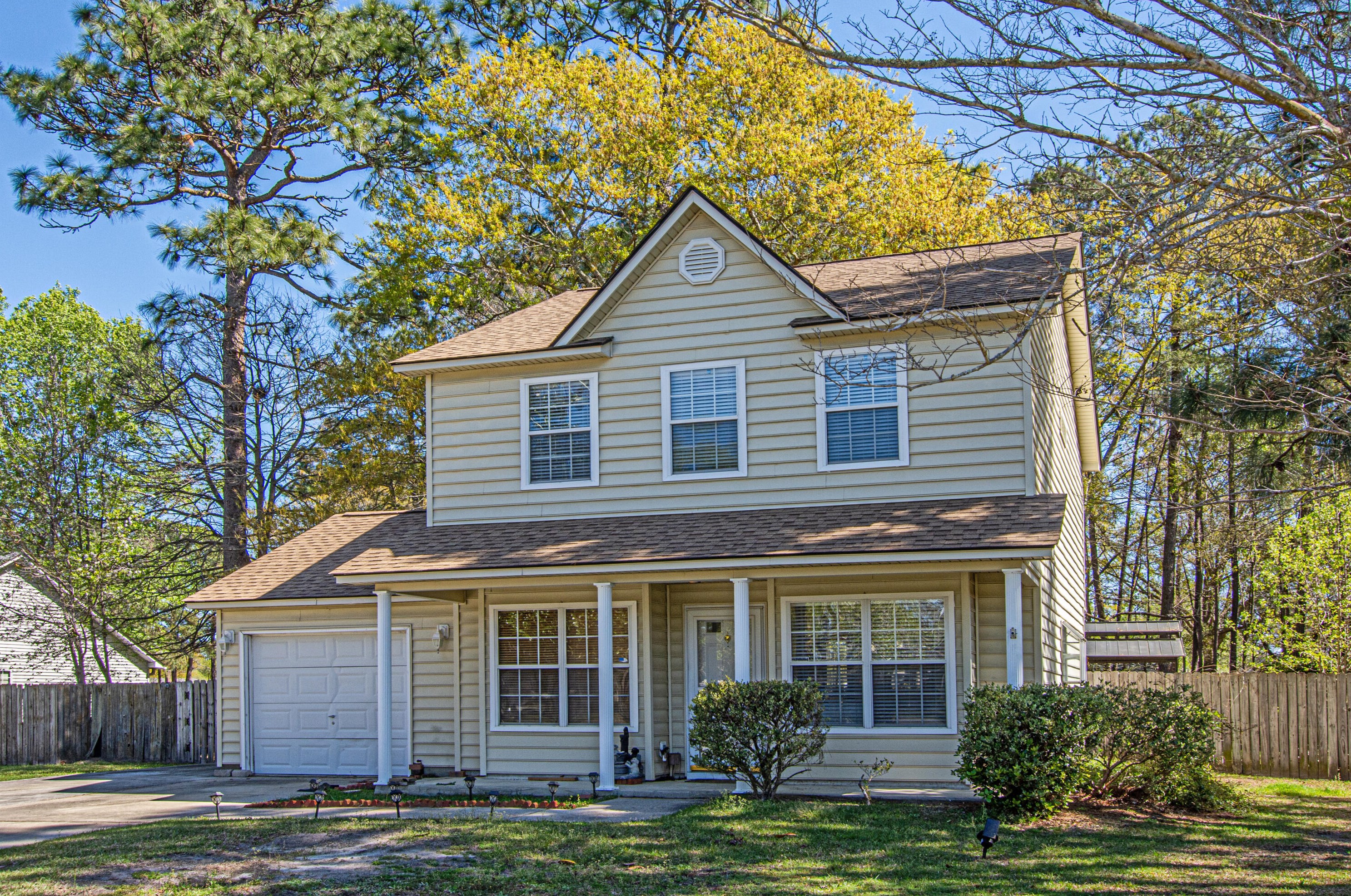 106 Blackwalnut Dr, Summerville, SC 29483-1876