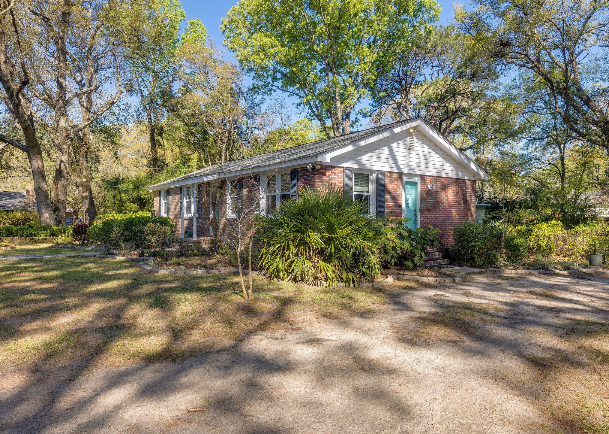 1862 Norton St, Charleston, SC 29414-5949