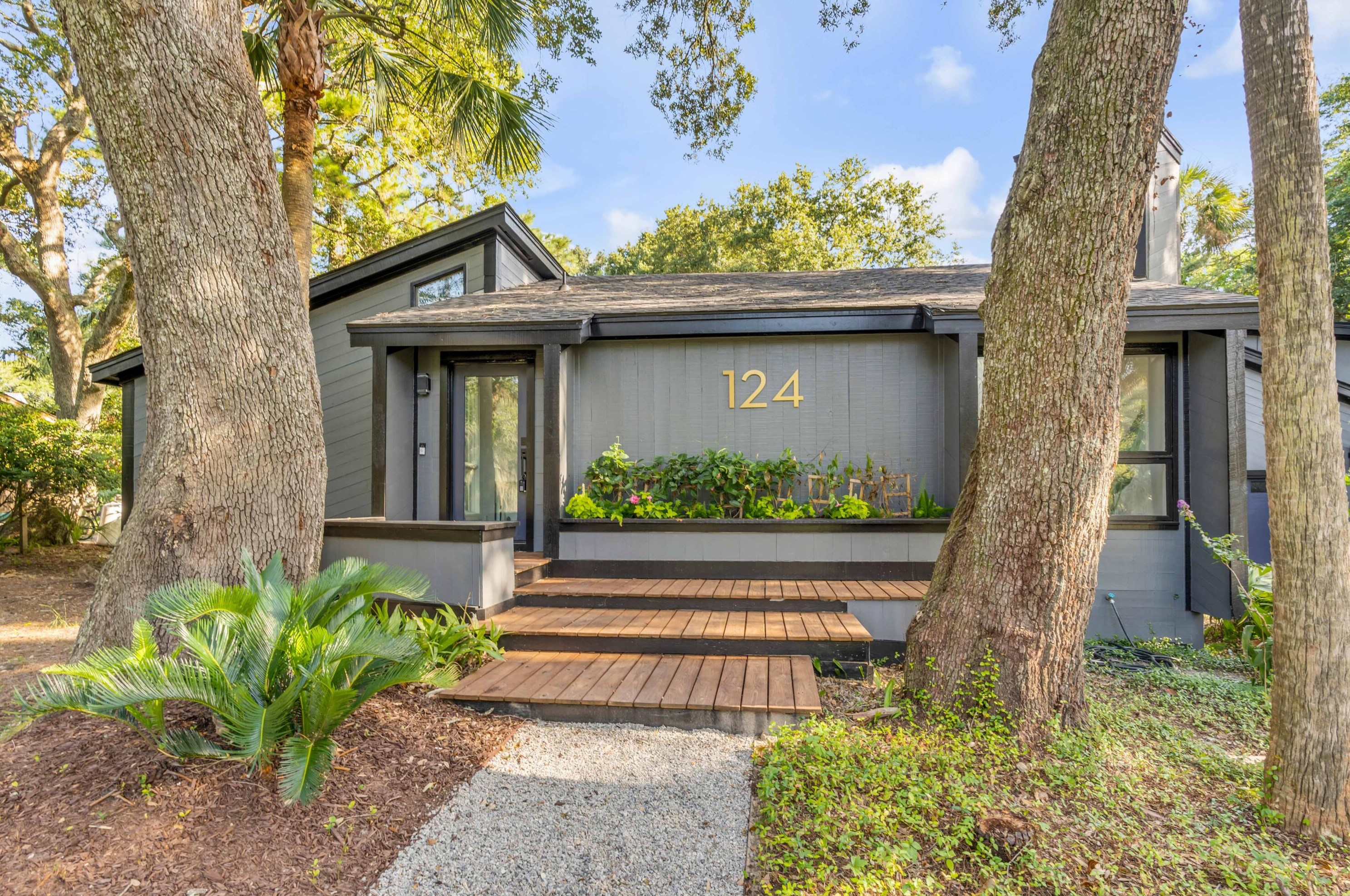 124 Sparrow Dr, Isle of Palms, SC 29451