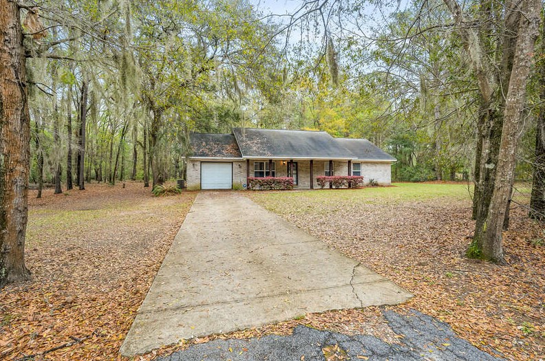 97 Cuffy Rd, Saint Helena, SC 29920-6403