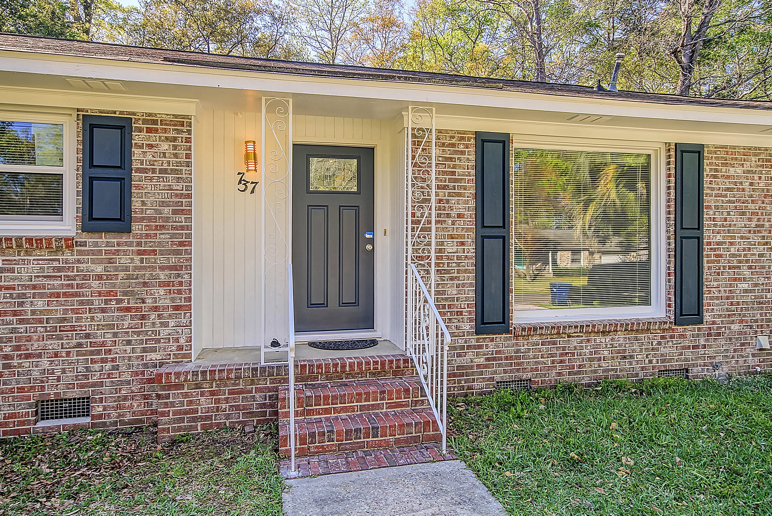 737 Canary Dr, Charleston, SC 29414-5458