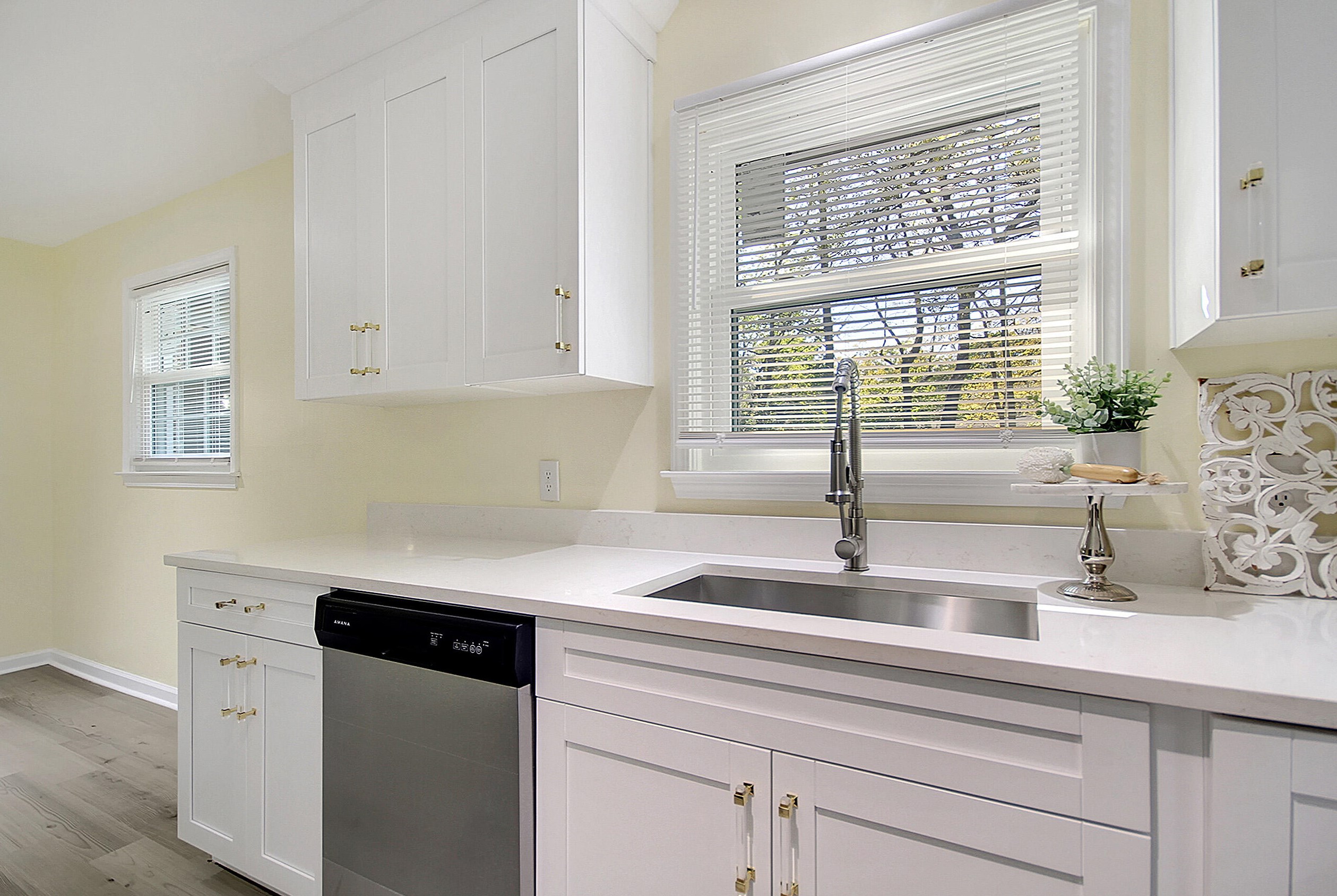 737 Canary Dr, Charleston SC 29414-5457 exterior