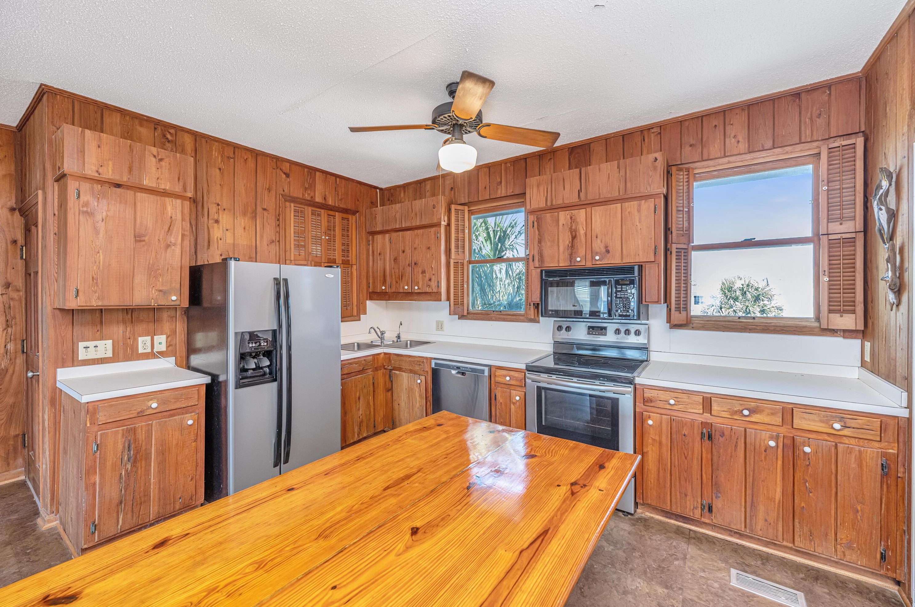 2802 Point St, Edisto, SC 29438-3545