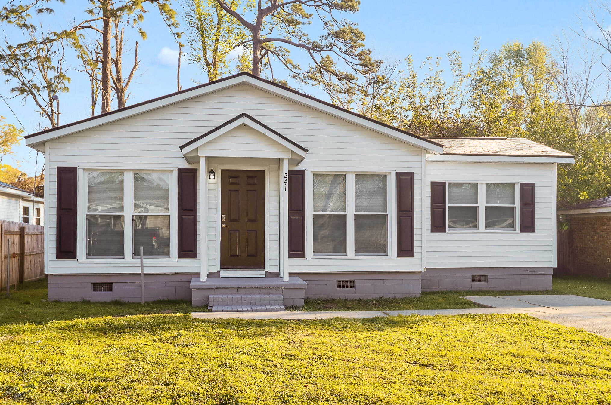 241 Challedon Dr, Summerville, SC 29485-7007