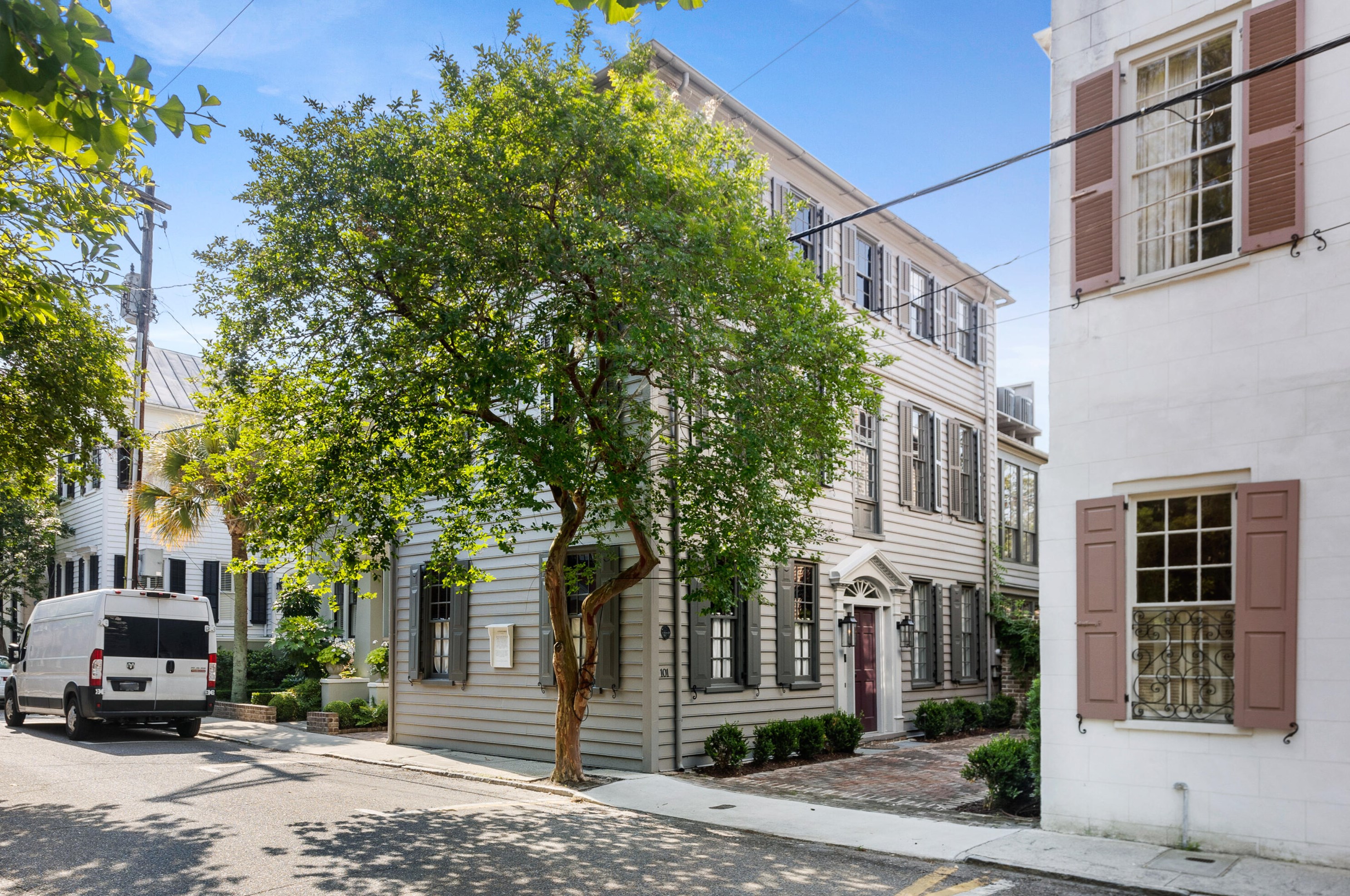 101 Tradd St, Charleston SC  29401-2422 exterior