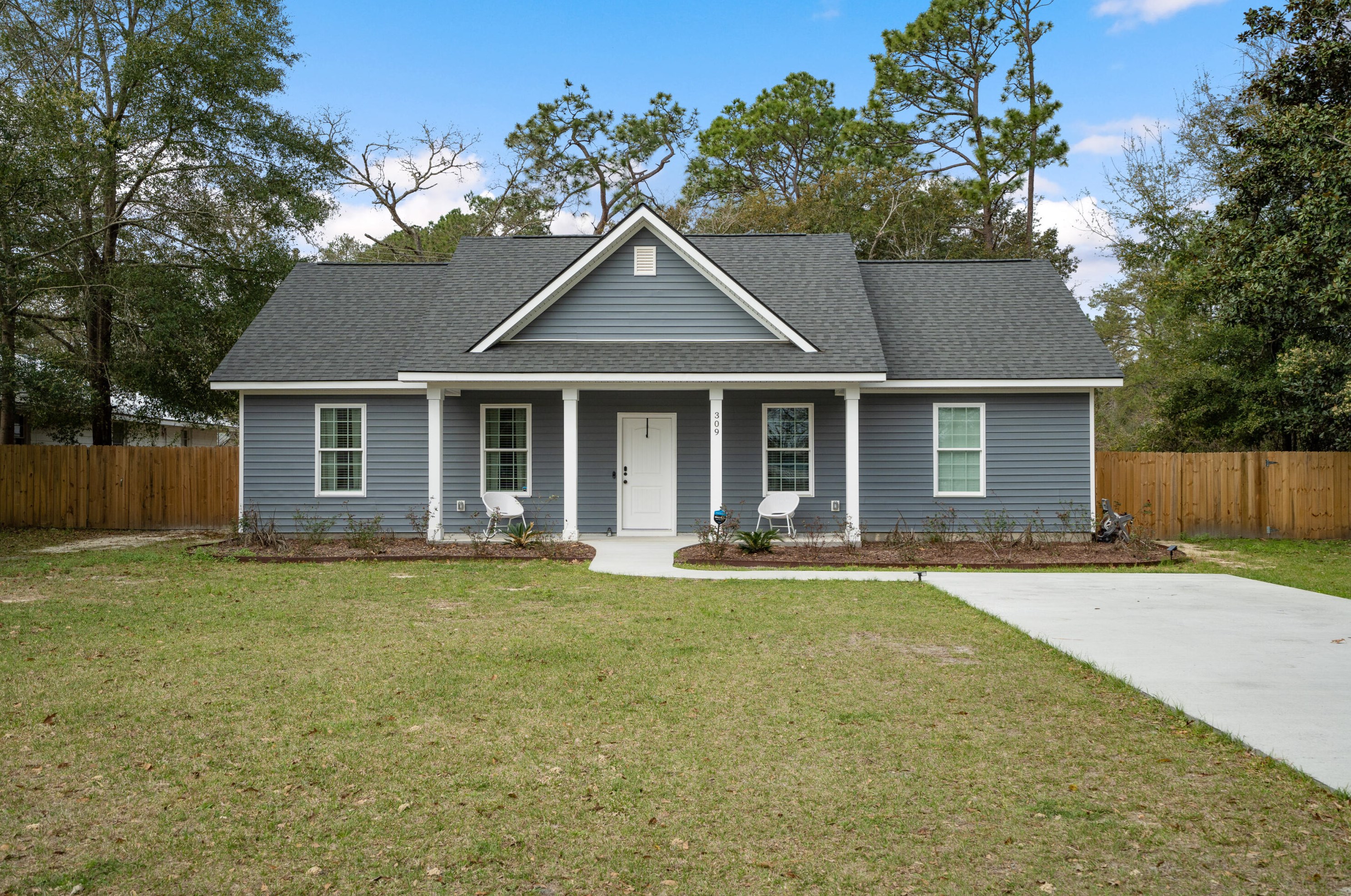 309 Meadow St, Walterboro SC  29488-2744 exterior