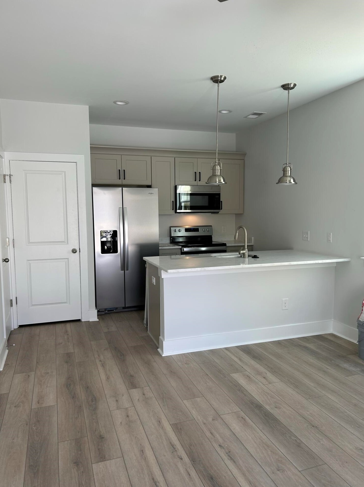 2041 Arbutus Ave, Charleston, SC 29405-6125