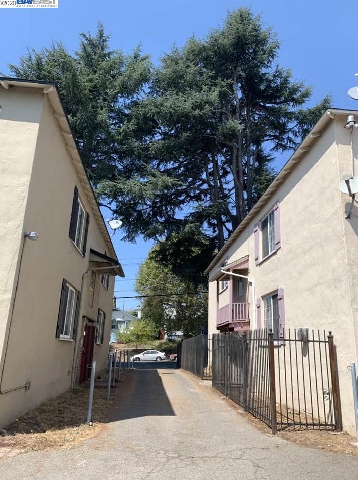 2138 High St, Oakland, CA 94601