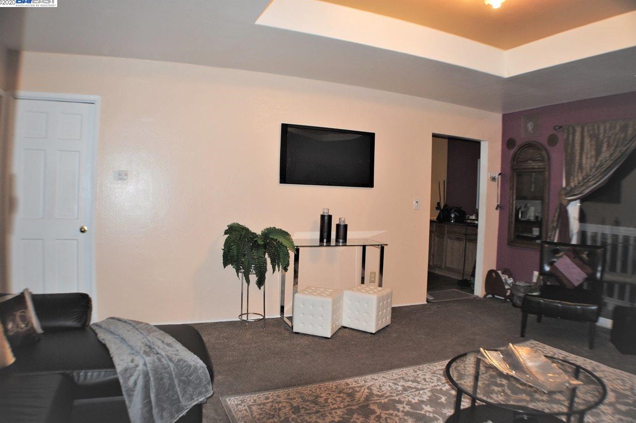 695 10th St, Oakland, CA 94607