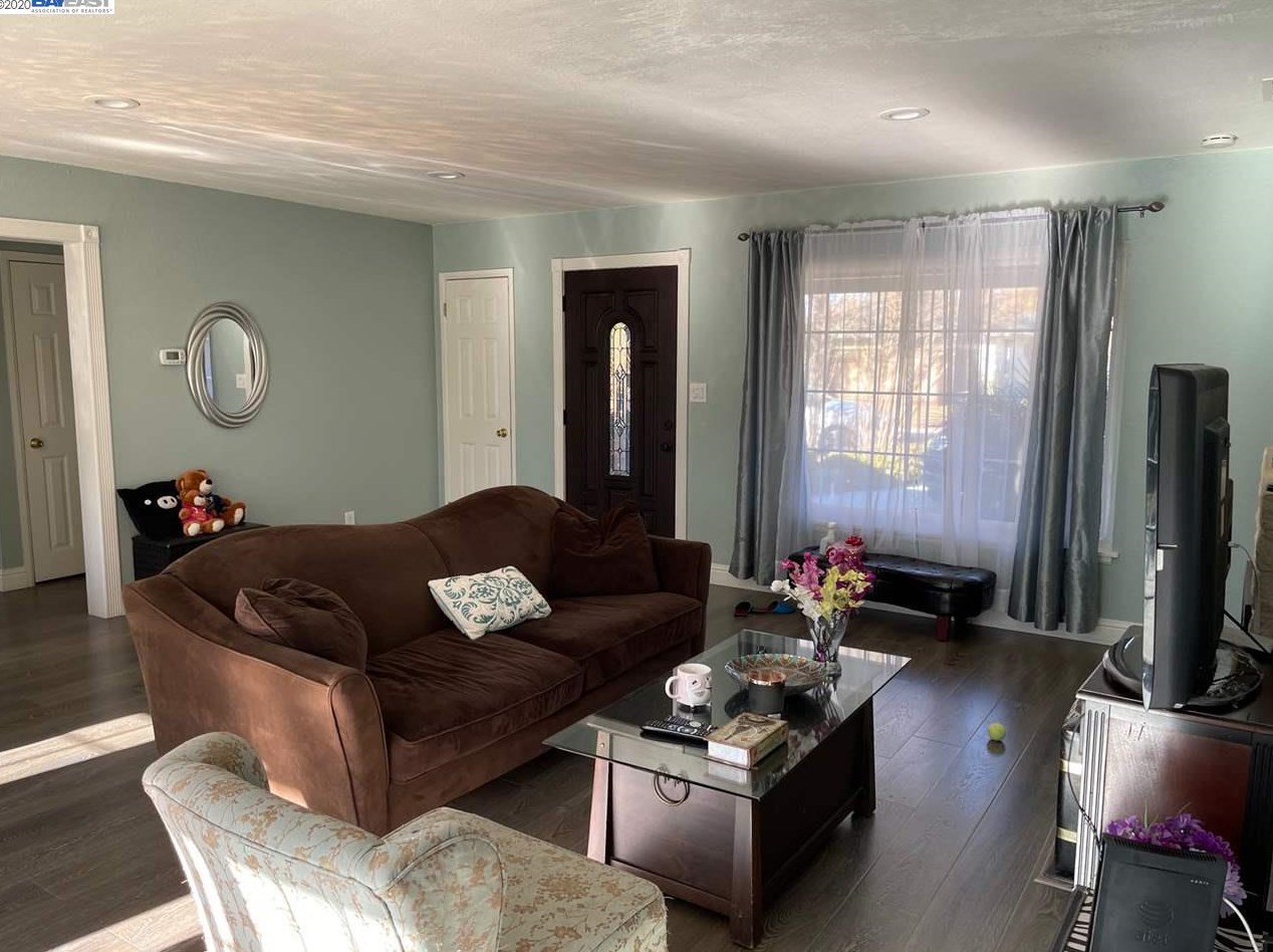 168 Clarie Dr, Concord CA  94523-3947 exterior