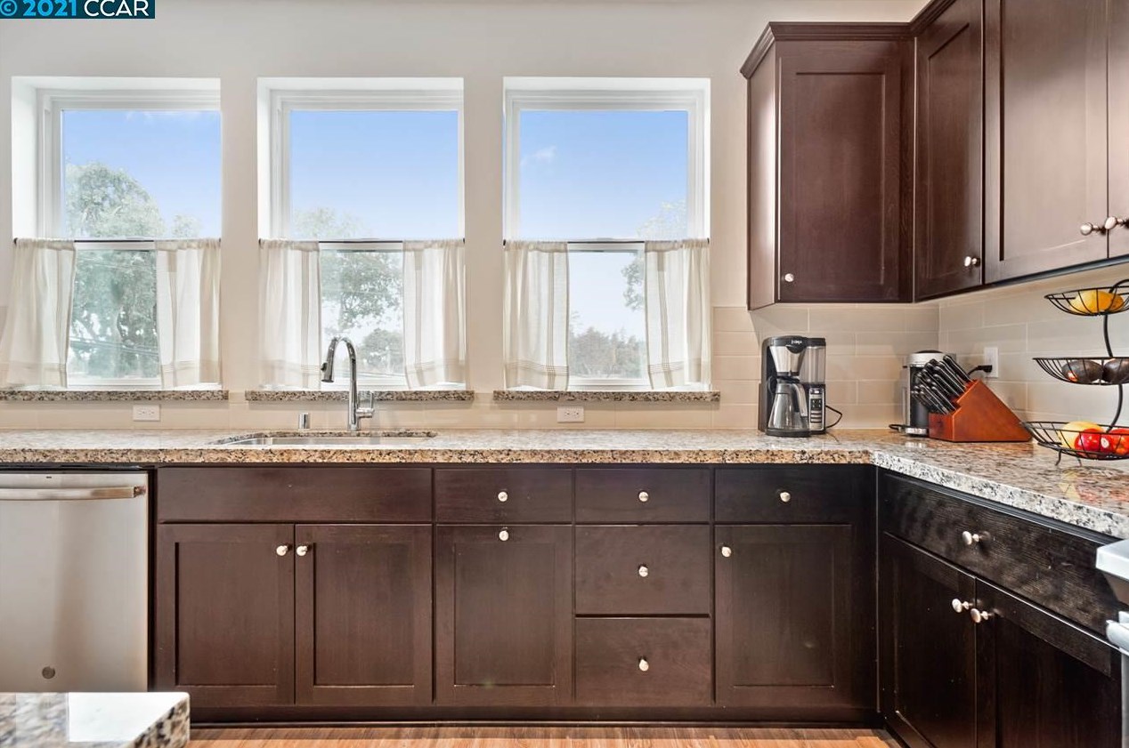 80 Mayhew Way, Concord, CA 94523-4325