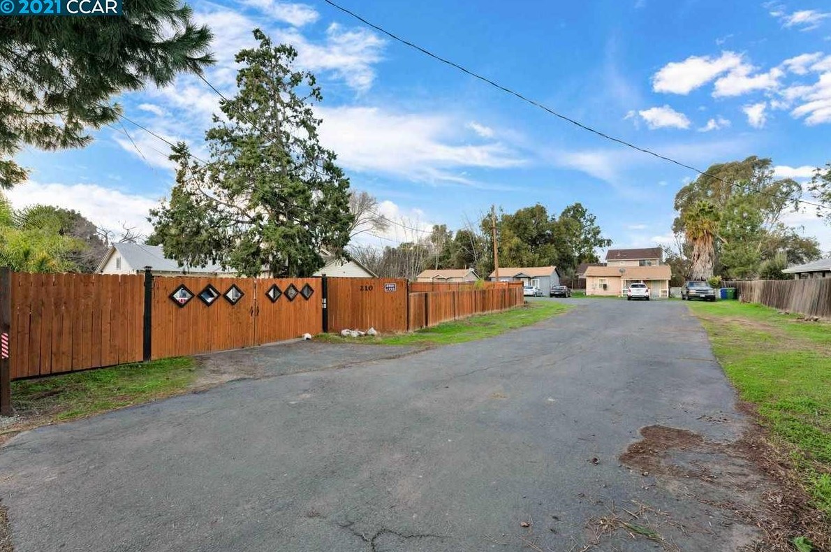 220 Sunrise Dr, Los Angeles, CA 94513-2197