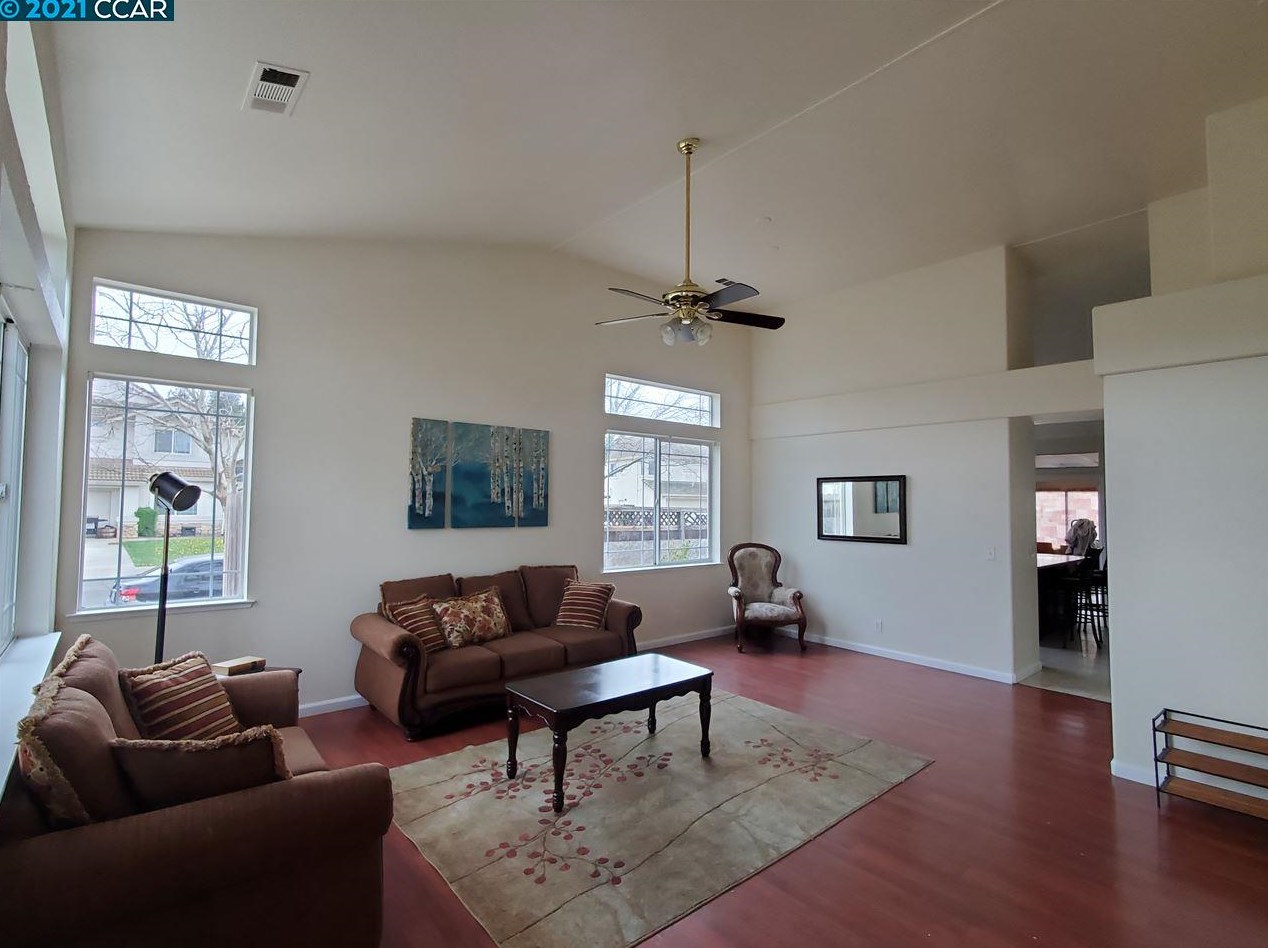 300 Perkins Ct, Suisun City, CA 94585-4138