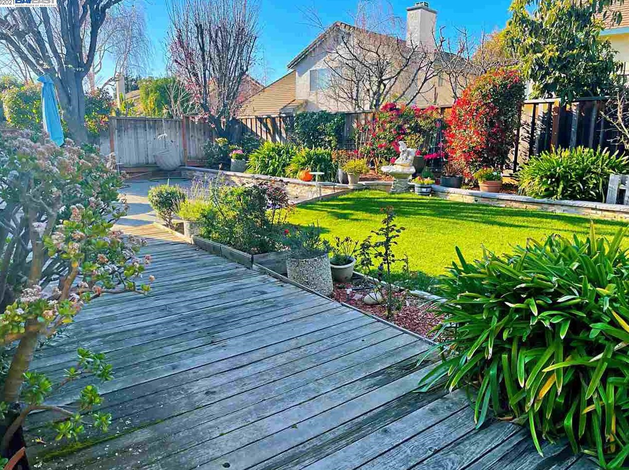 1717 Red Maple St, Union City, CA 94587-1945