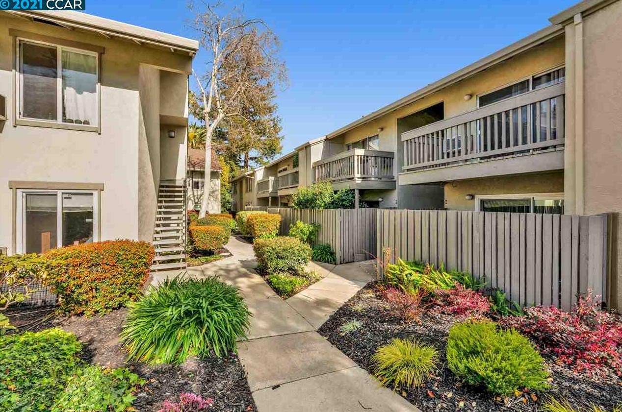2562 Walnut Blvd, Walnut Creek CA  94596-4213 exterior
