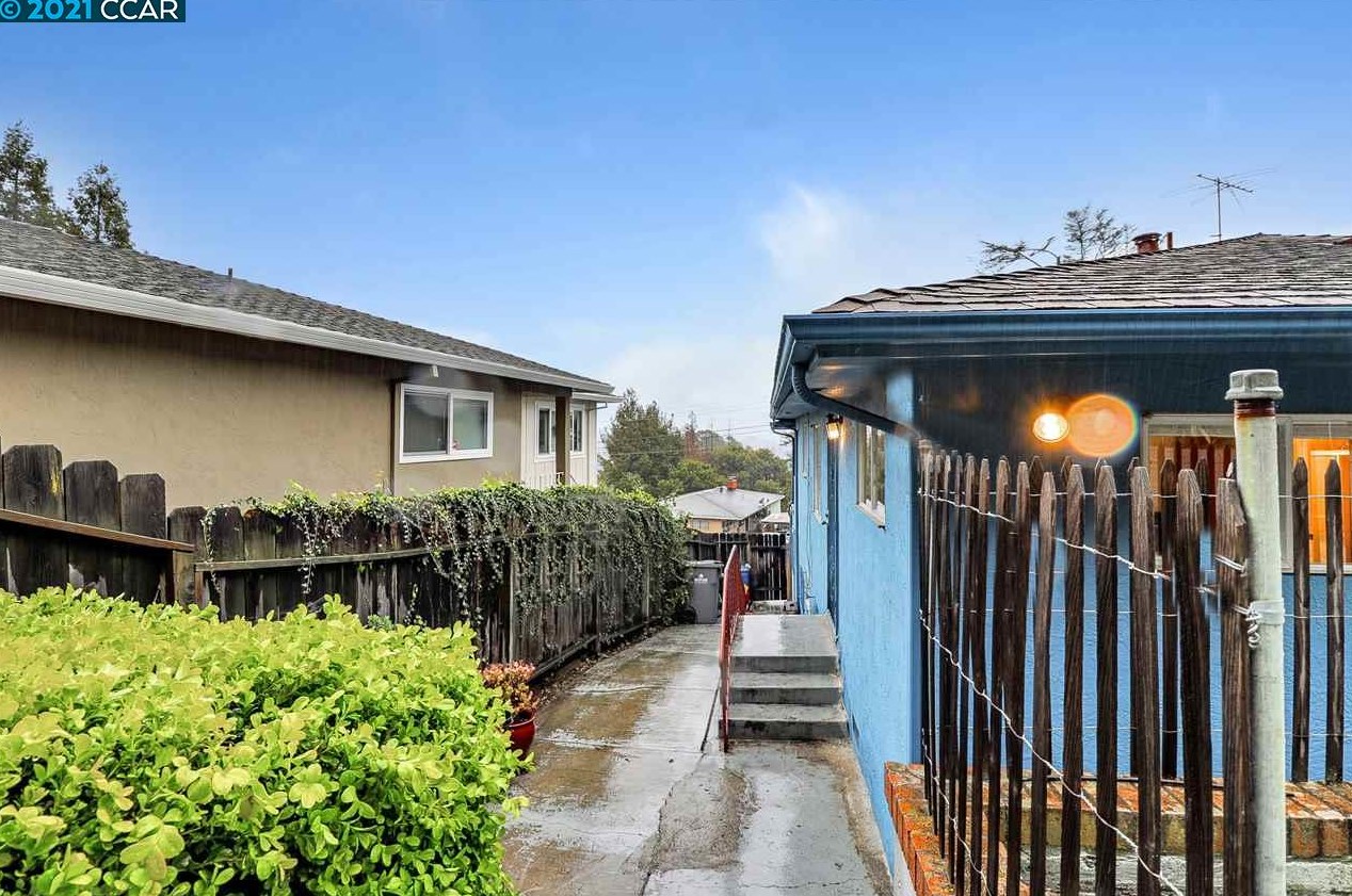 3073 Broadmoor Vw, Oakland CA  94605-5367 exterior