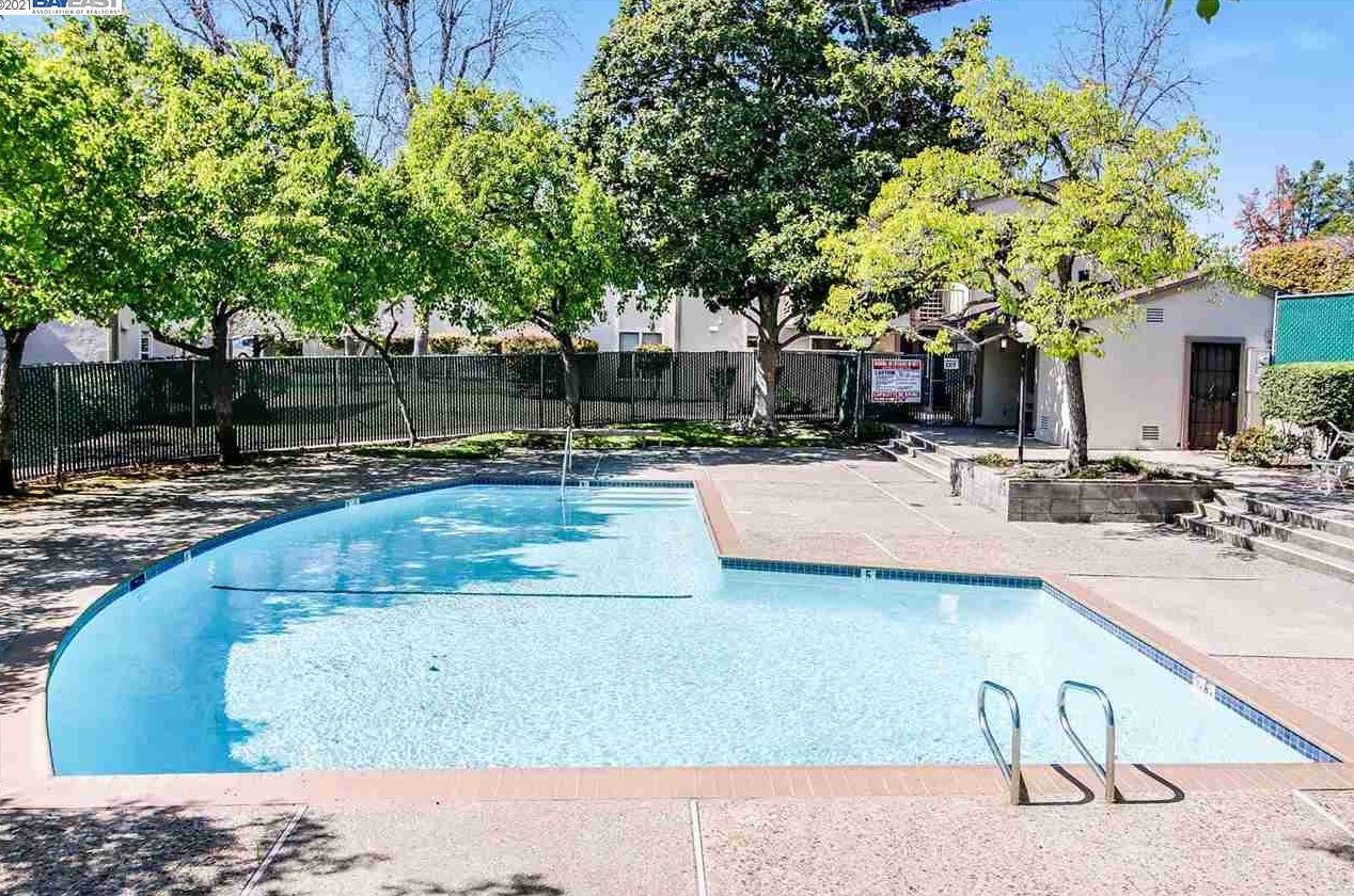 270 Chilpancingo Pkwy, Concord CA  94523-1365 exterior