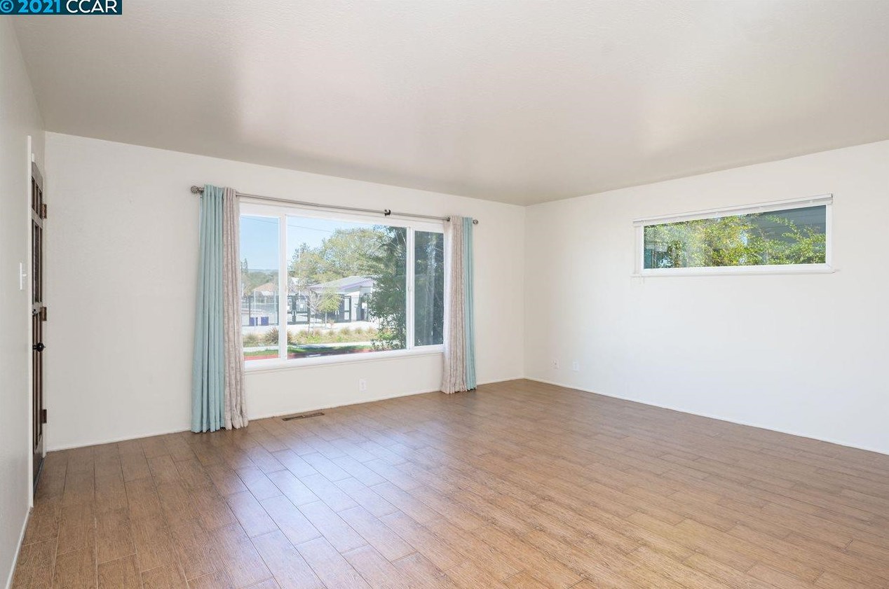 105 Webster St, Petaluma, CA 94952-2450