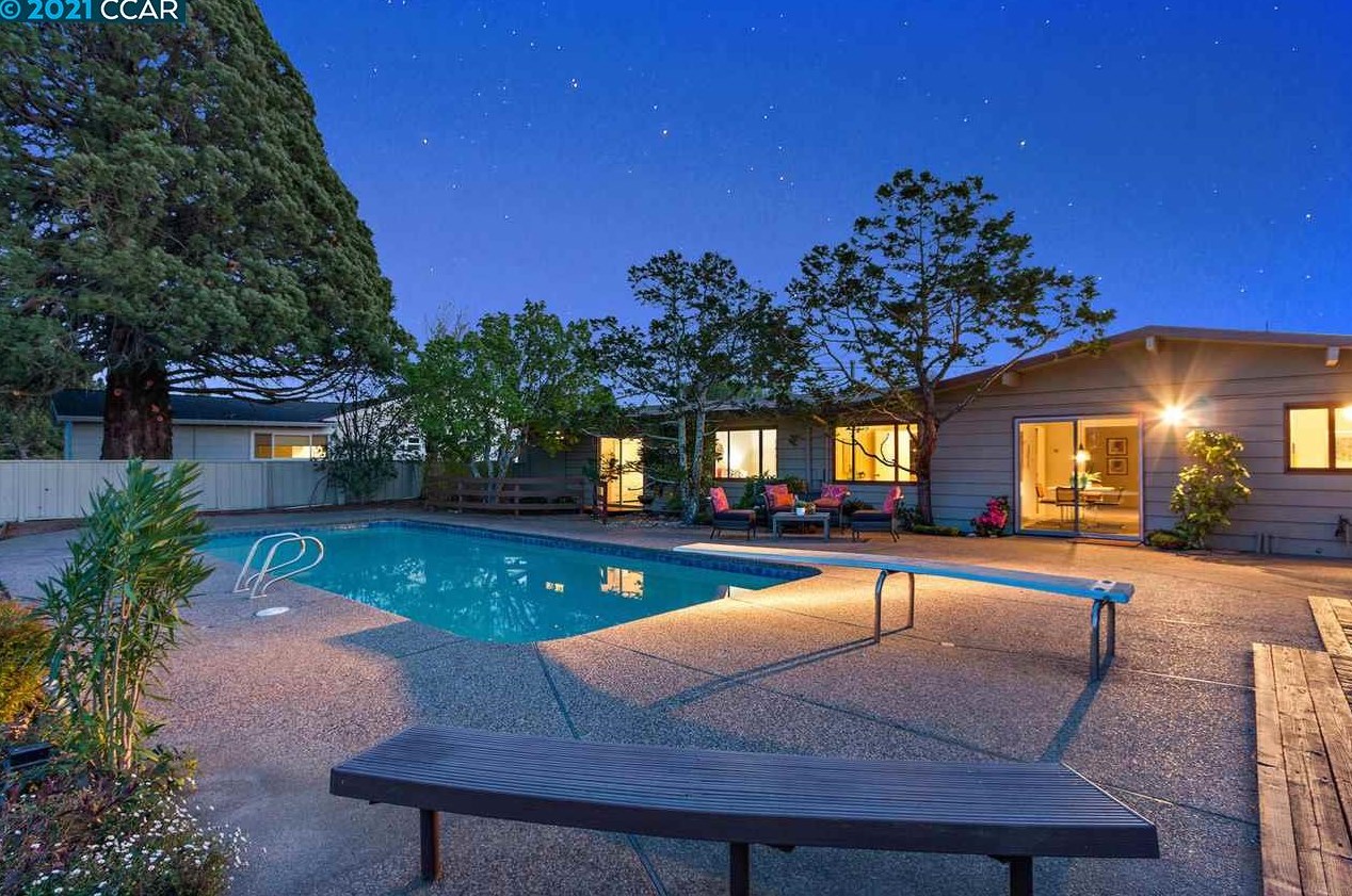 120 Scenic Dr, Orinda, CA 94563