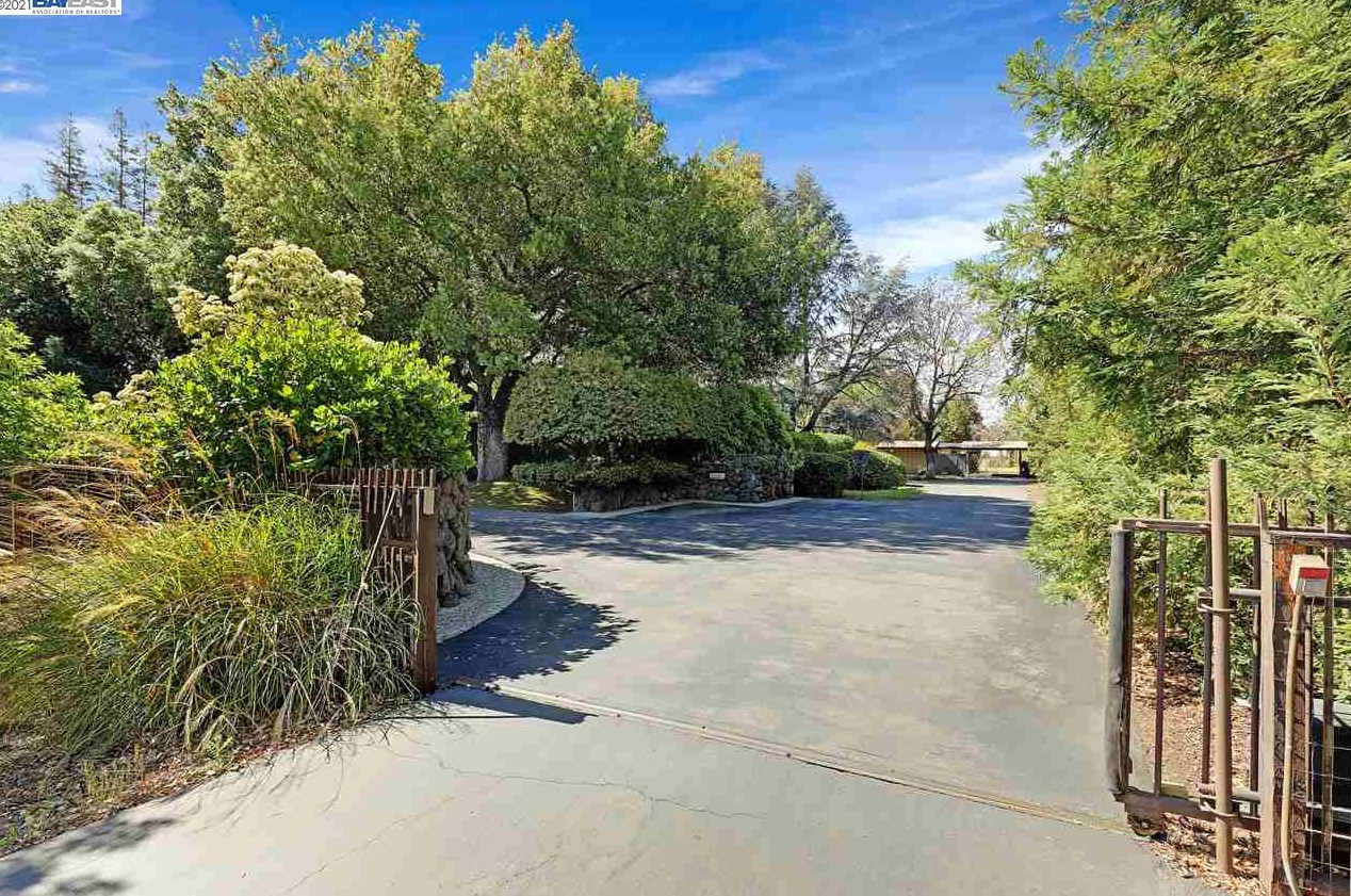 1718 Via Del Verdes, Concord, CA 94521-1930