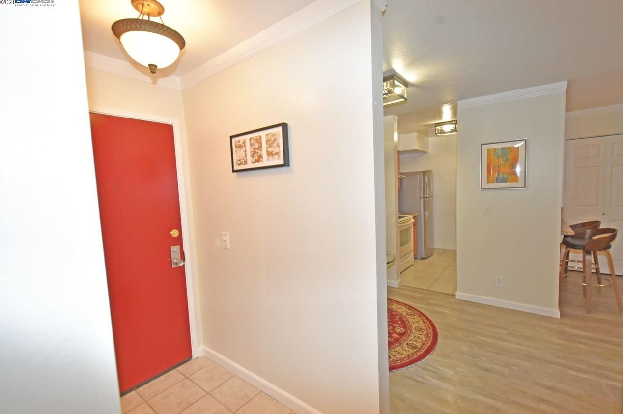 5335 Broadway Terrace #303, Oakland, CA 94618
