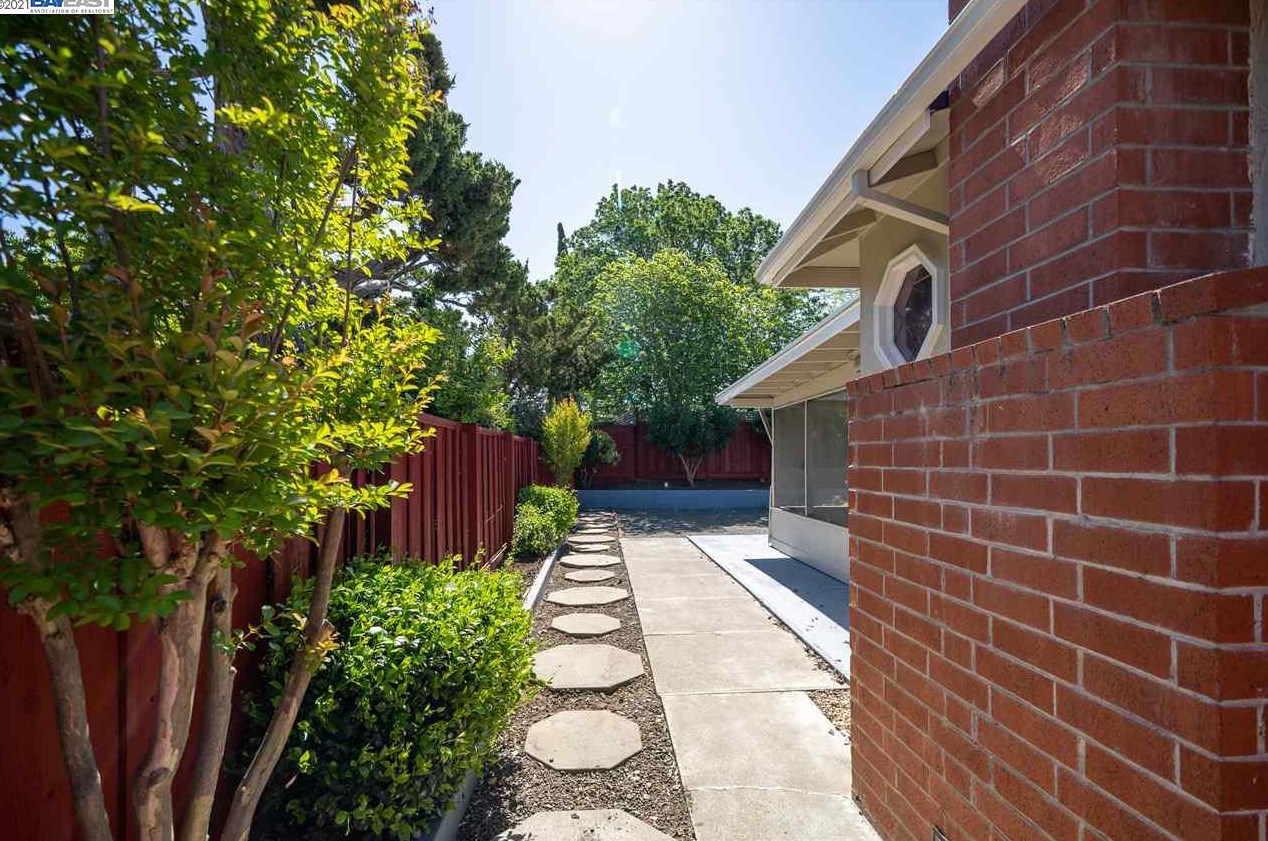 1554 Claycord Ave, Concord CA  94521-2214 exterior