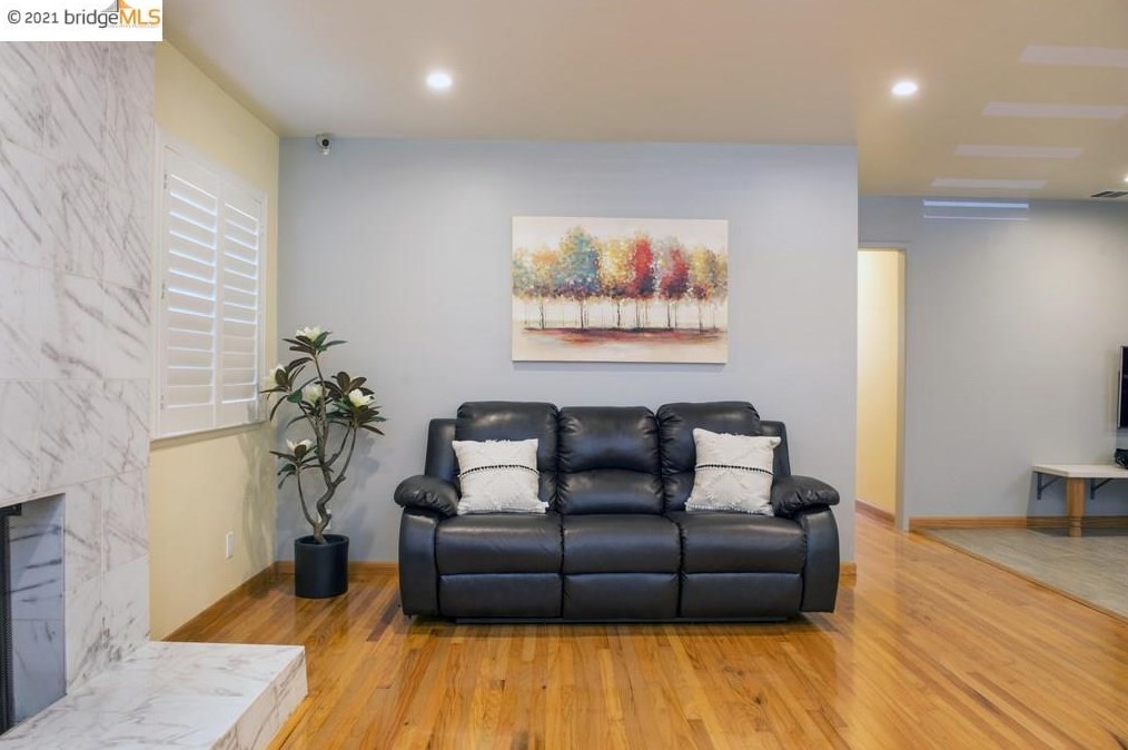 3010 College Dr, San Bruno, CA 94066