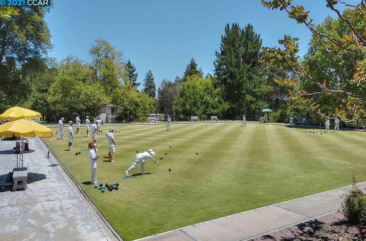 1840 Tice Creek Dr, Walnut Creek CA  94595-2400 exterior