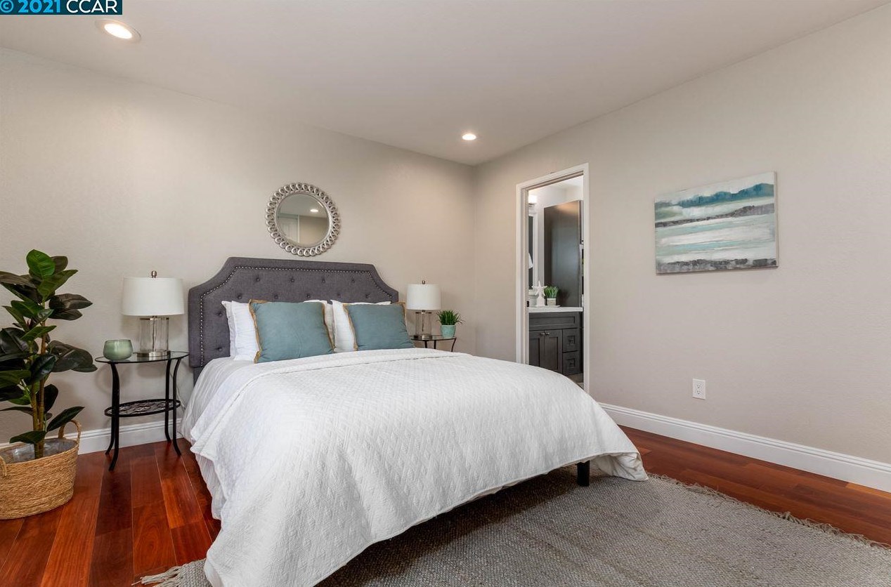 727 Seacliff Ct, Rodeo CA  94572-2005 exterior