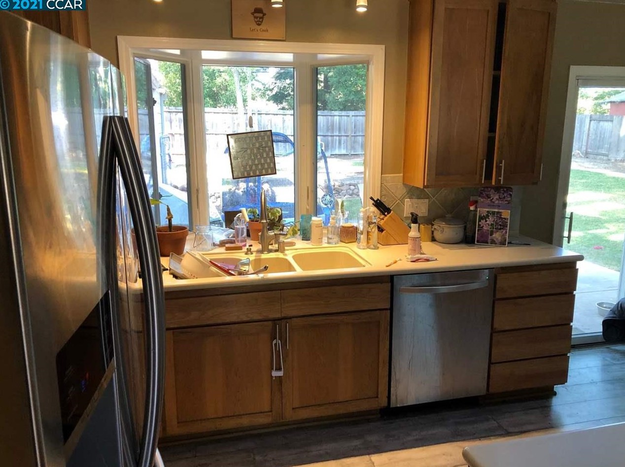 107 Hawthorne Dr, Concord, CA 94523-4111