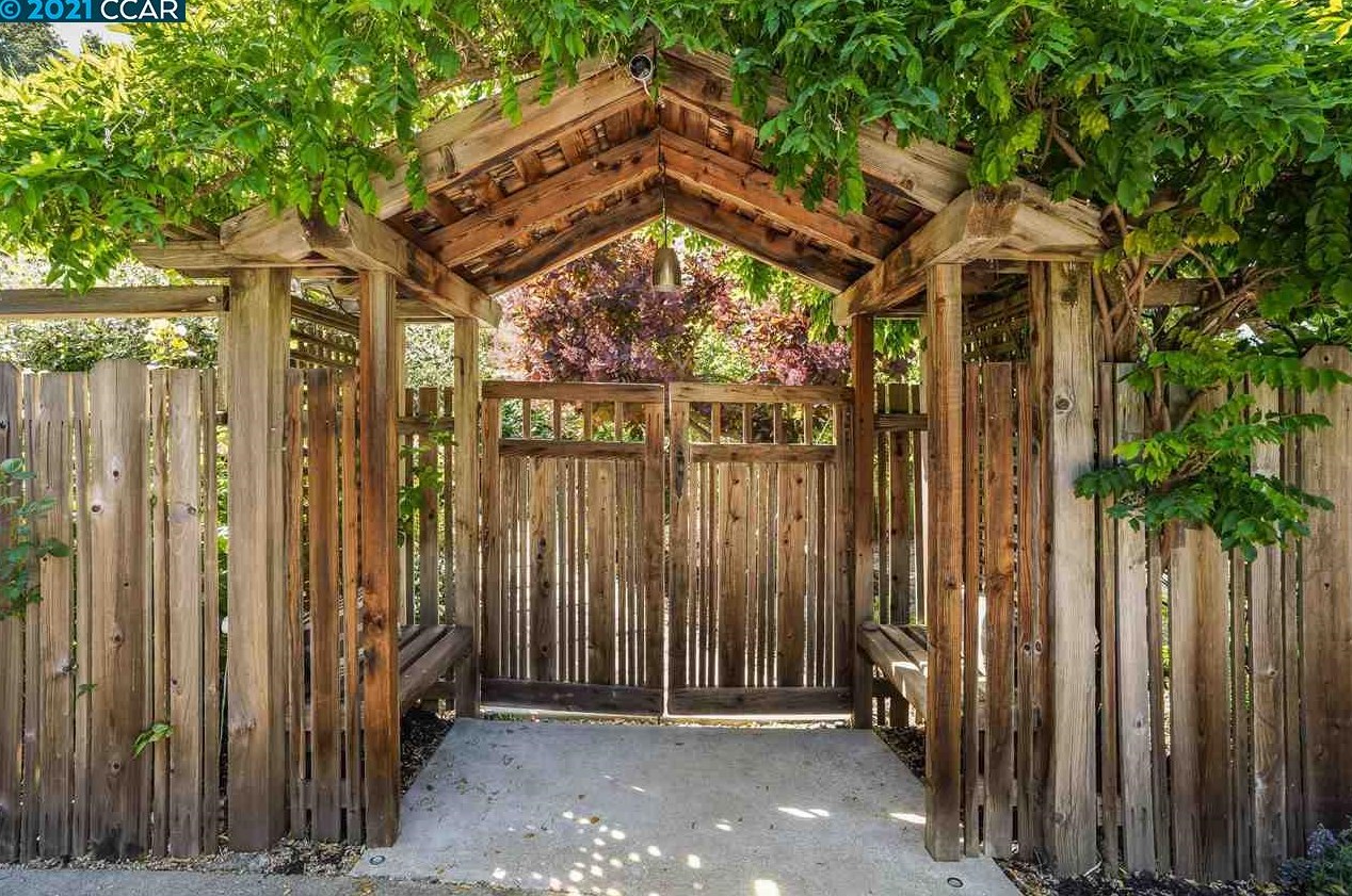 16 Valley View Rd, Orinda, CA 94563