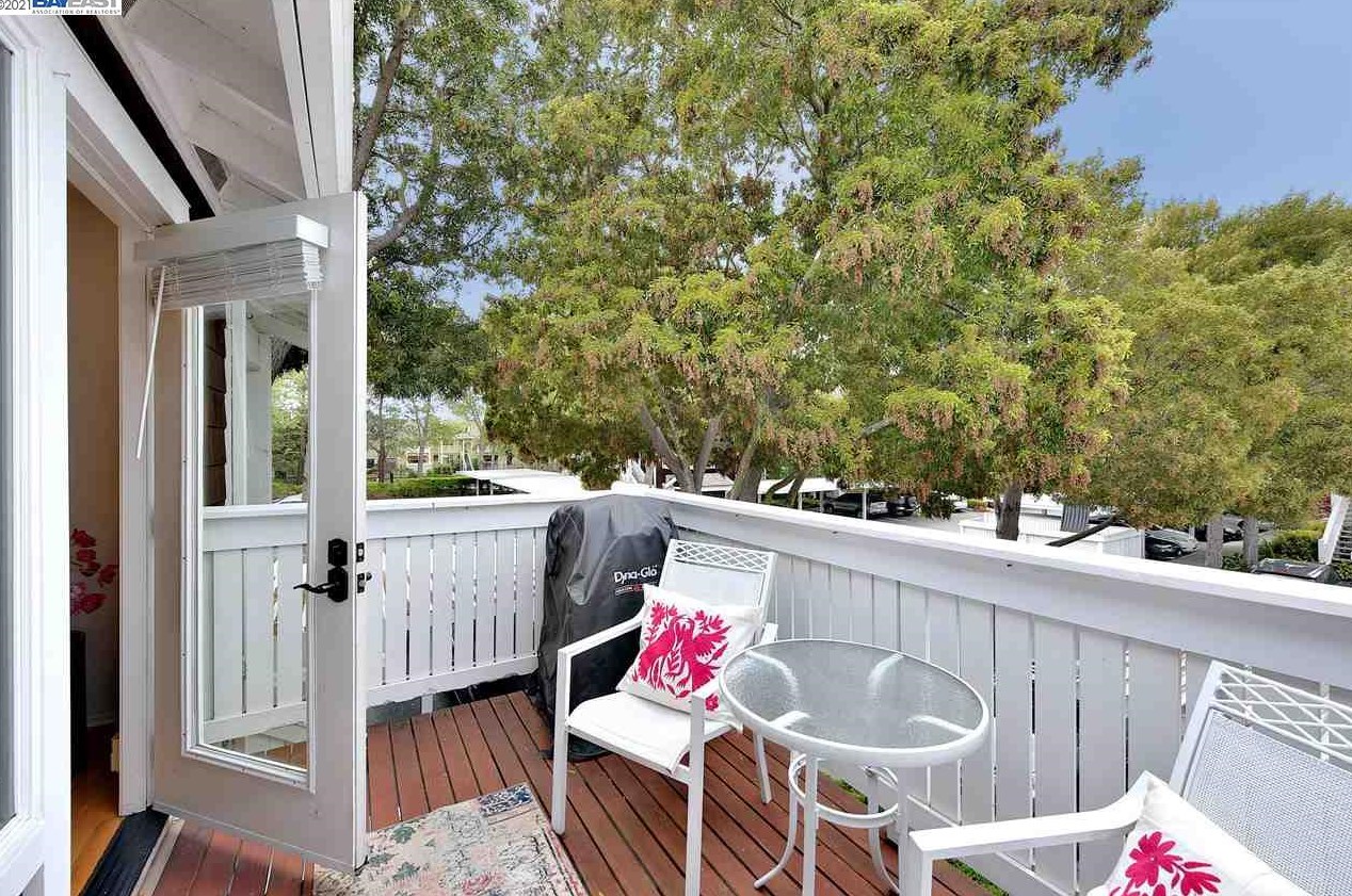 150 Marina Lakes Dr, Richmond CA  94804-7453 exterior