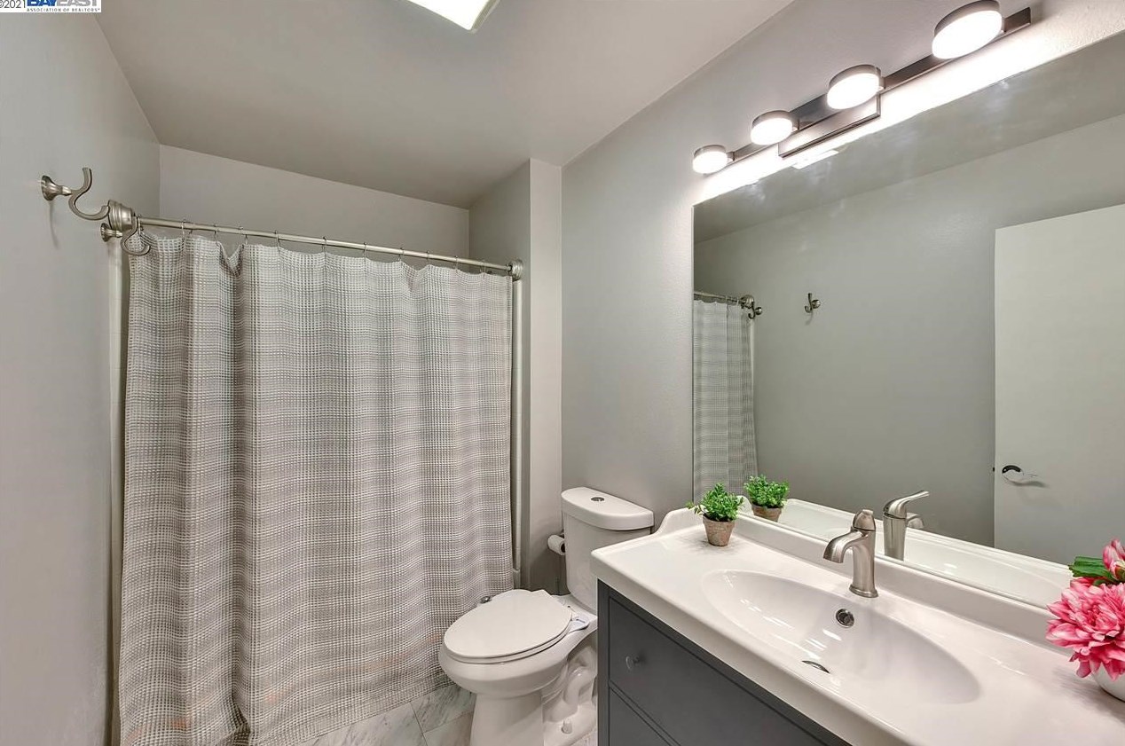 150 Marina Lakes Dr, Richmond CA  94804-7453 exterior