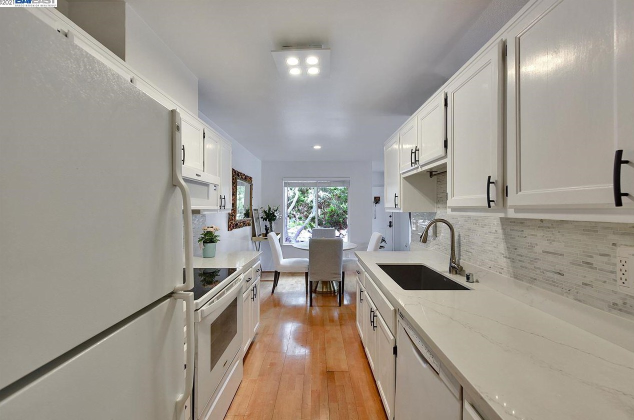 150 Marina Lakes Dr, Richmond CA  94804-7453 exterior