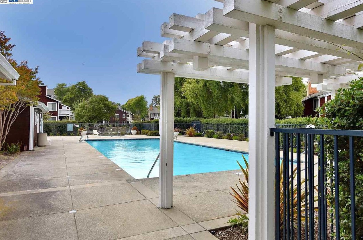 150 Marina Lakes Dr, Richmond CA  94804-7453 exterior