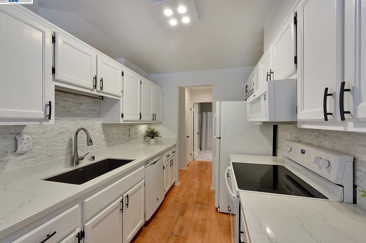 150 Marina Lakes Dr, Richmond CA  94804-7453 exterior