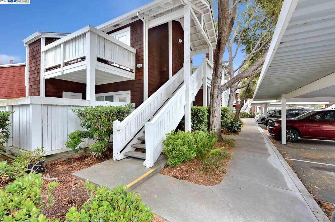 150 Marina Lakes Dr, Richmond, CA 94804-7453